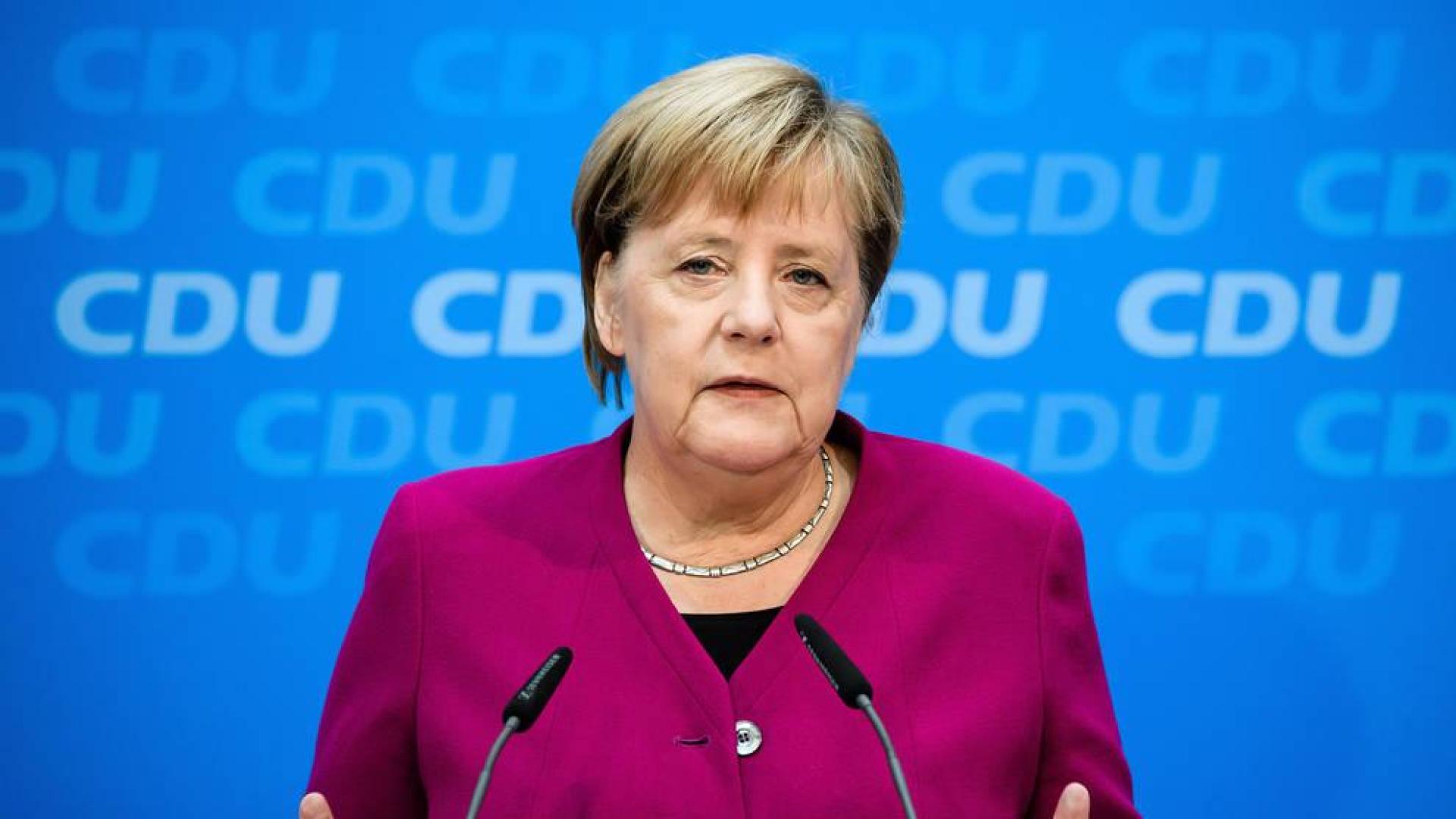 Merkel se disculpa por la gestión del polémico ascenso del jefe de los espías