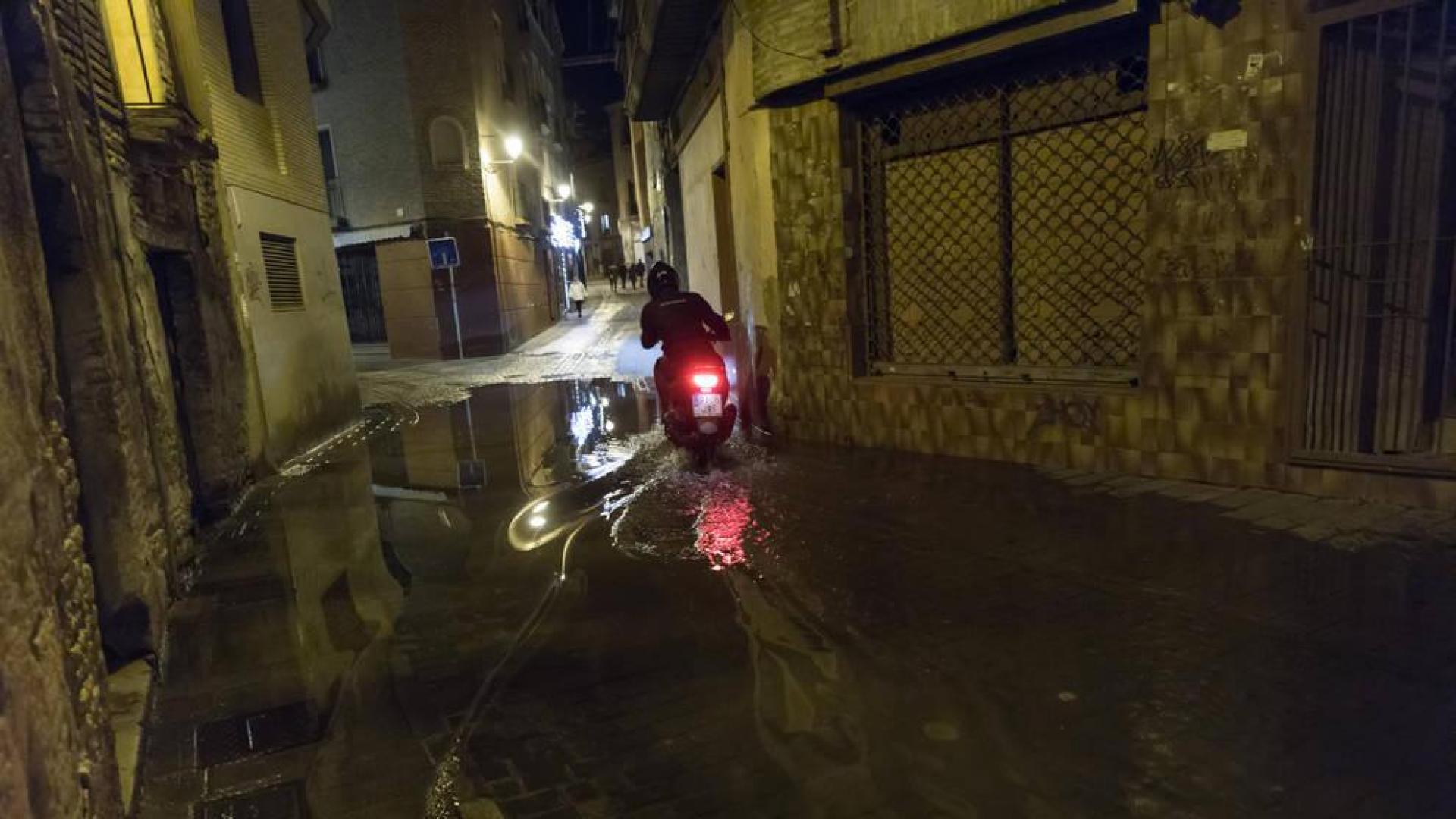 La rápida crecida del Ebro pone en alerta a Tudela y otras localidades de la Ribera