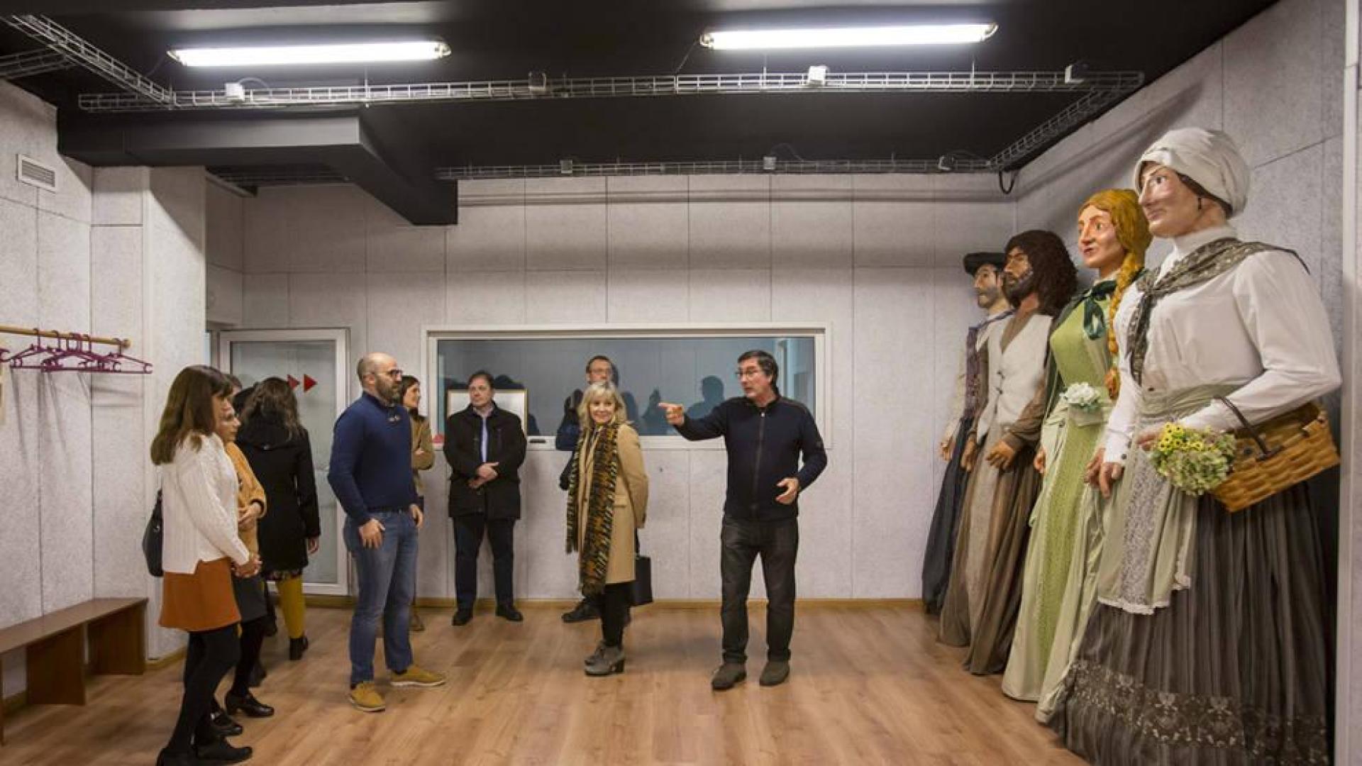 La Comisión de Asuntos Ciudadanos visita el Centro Comunitario de Azpilagaña