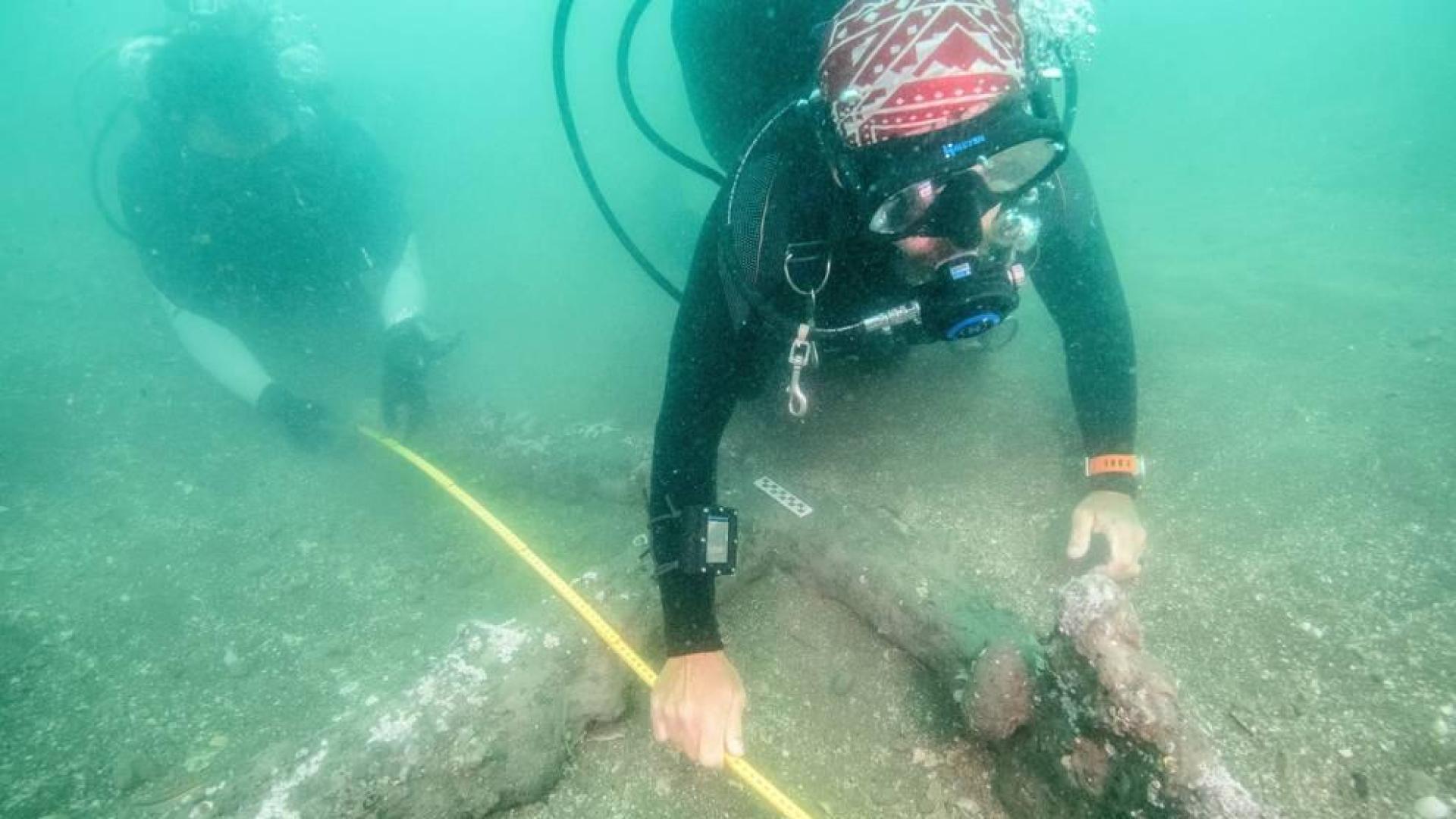 Descubren dos anclas en el sitio donde desembarcó Hernán Cortés en México