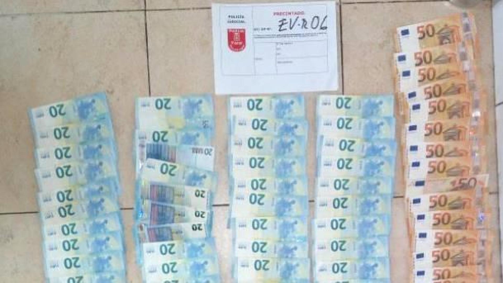 Parte del dinero incautado a los dos detenidos en Sarriguren.