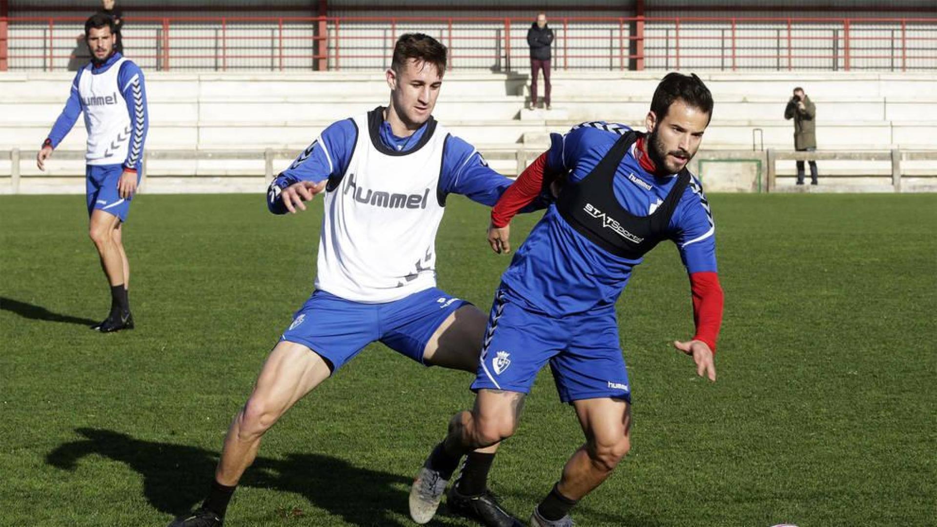 Barbero, junto a Rubén García en el entrenamiento del miércoles en Tajonar. José Antonio Goñi