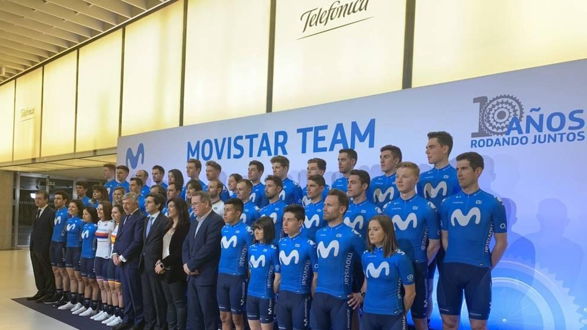 Los equipos masculino y femenino de Movistar, en la presentación para 2020.