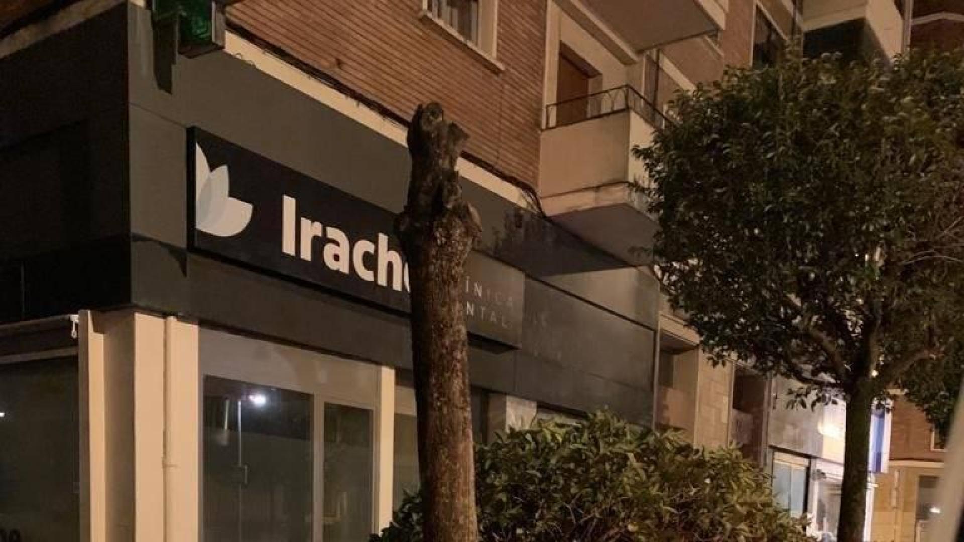 Más de 30 intervenciones en Pamplona por el viento: caída de árboles, vallas, andamios...