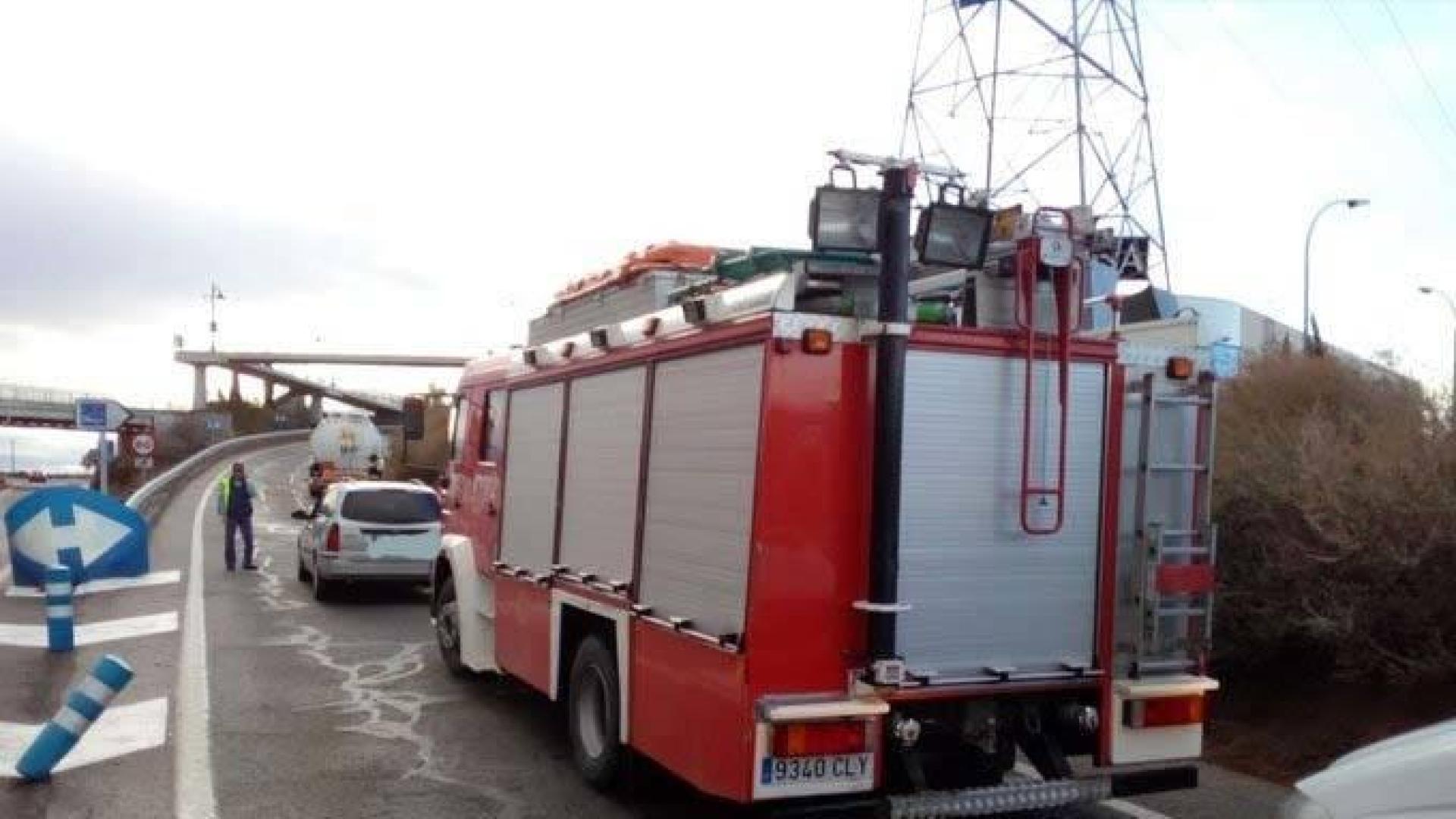 Una persona herida en un choque entre un coche y un camión cisterna en la A-68