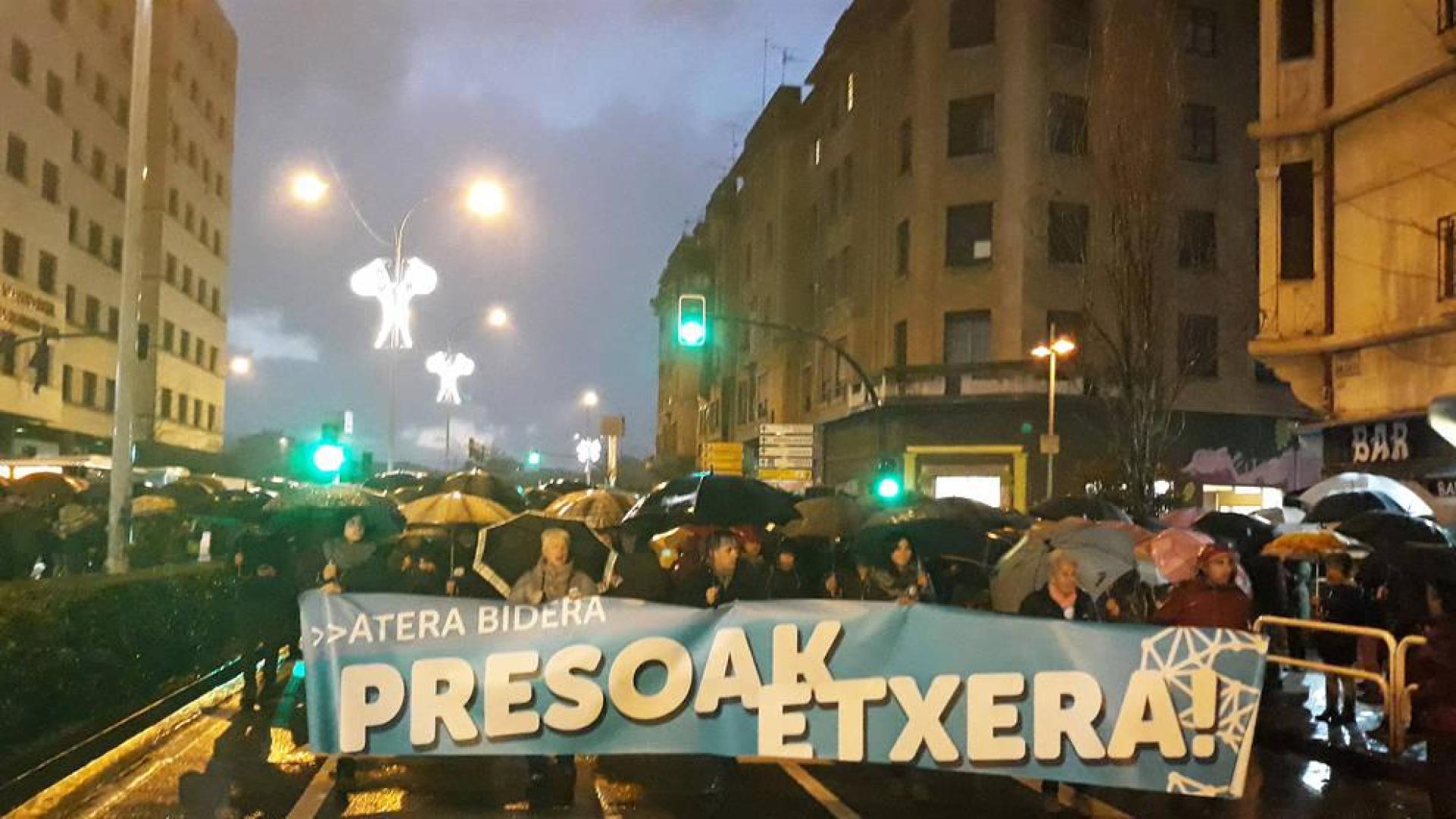 Cientos de personas exigen en Pamplona el fin de la política de dispersión