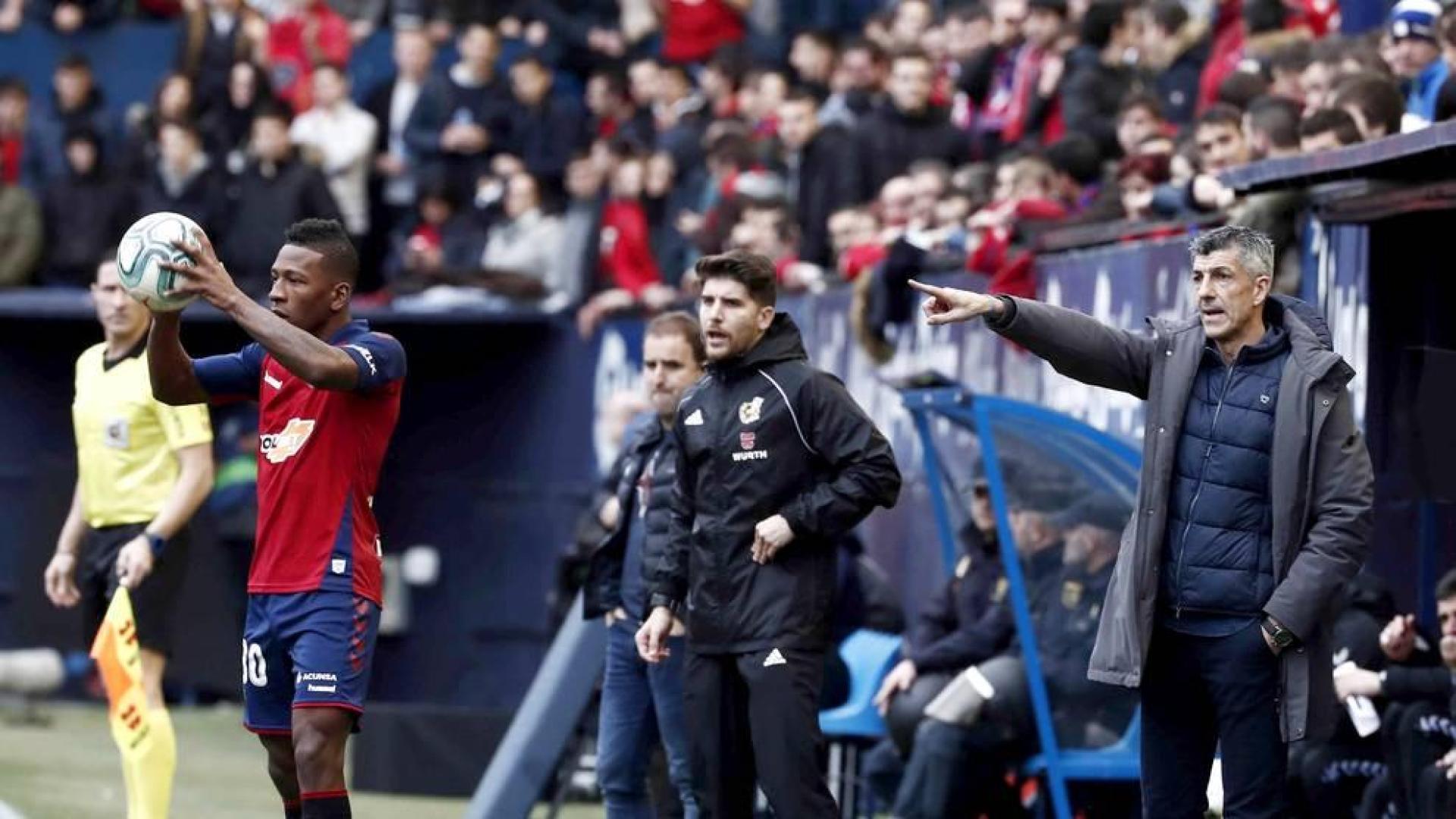 Imanol Alguacil, entrenador de la Real Sociedad, en el partido contra Osasuna en El Sadar.