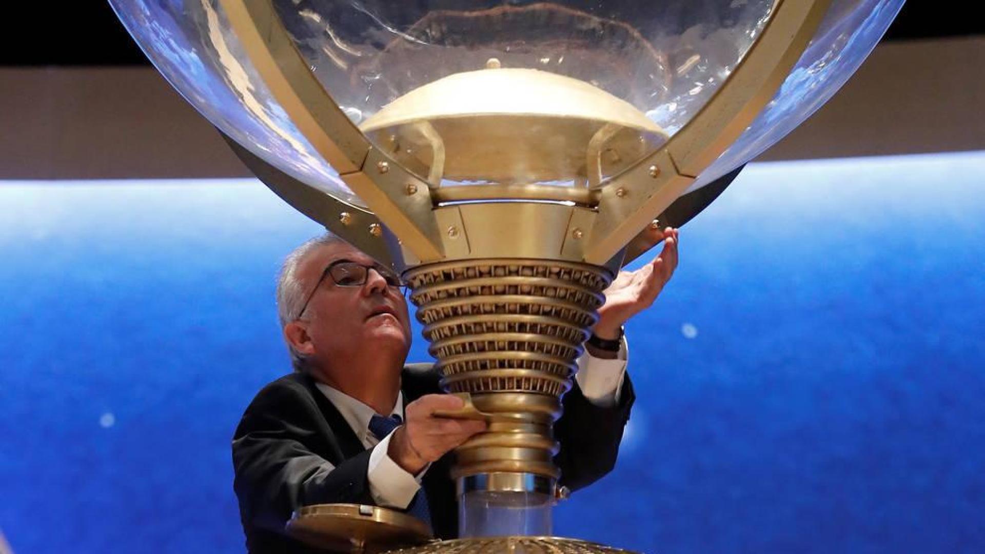 Aclaran la introducción de una bola a mano en el bombo tras las acusaciones de "tongo"