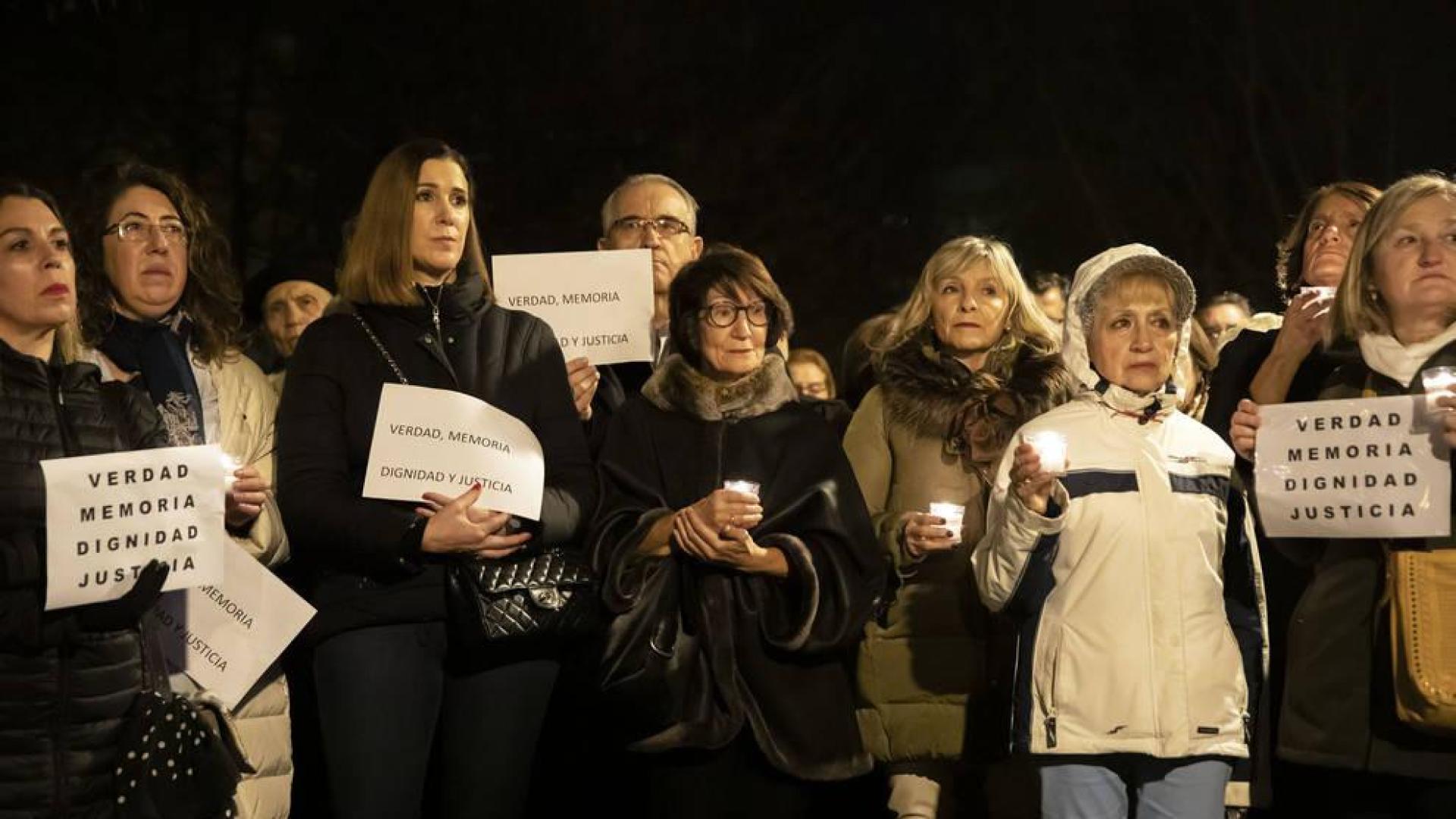 Más de 300 personas asisten en Pamplona al homenaje a las víctimas de ETA
