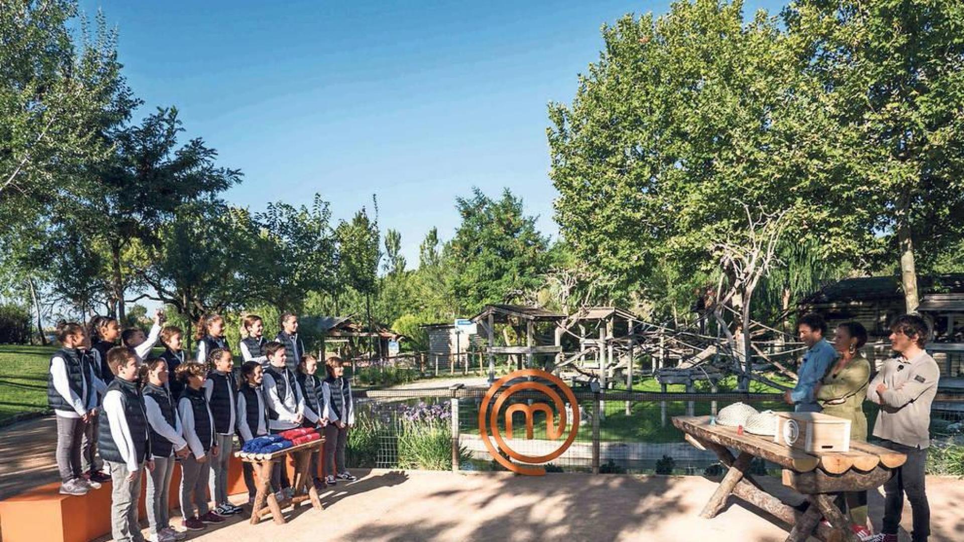 Los concursantes y el jurado de esta edición de MasterChef Junior en el parque natural de Sendaviva.