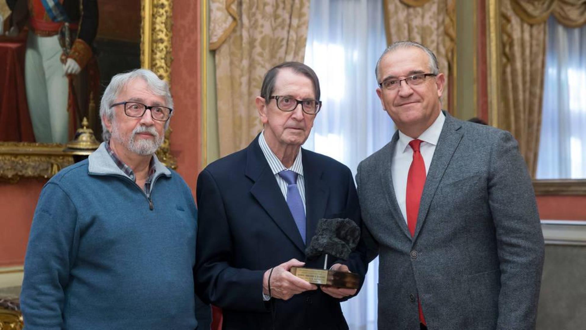 El periodista Gabriel Imbuluzqueta recibe el premio Txondorra Carbón Vegetal 2019