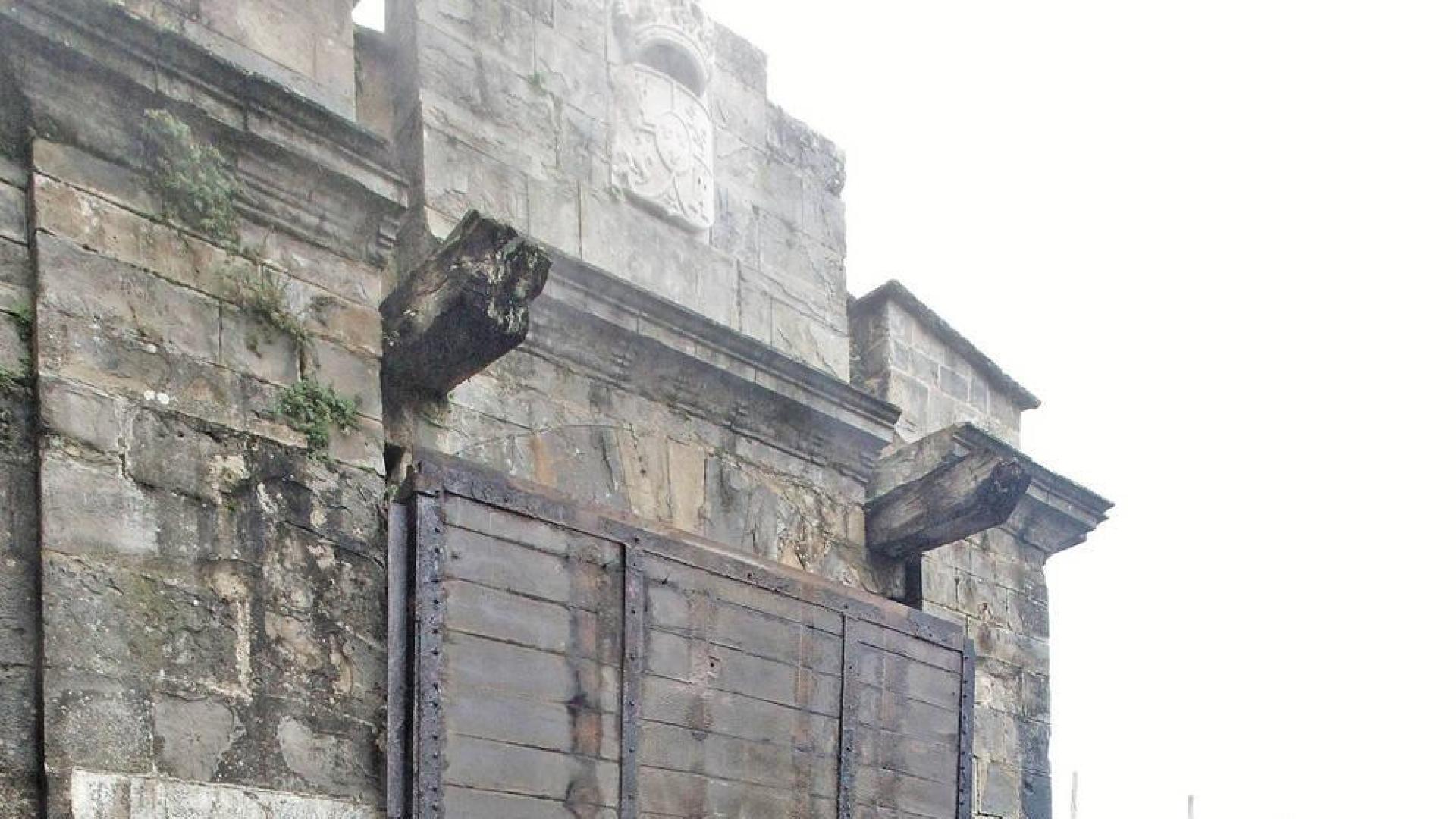 Pamplona pone a punto su puente levadizo ante el paso de los Reyes Magos