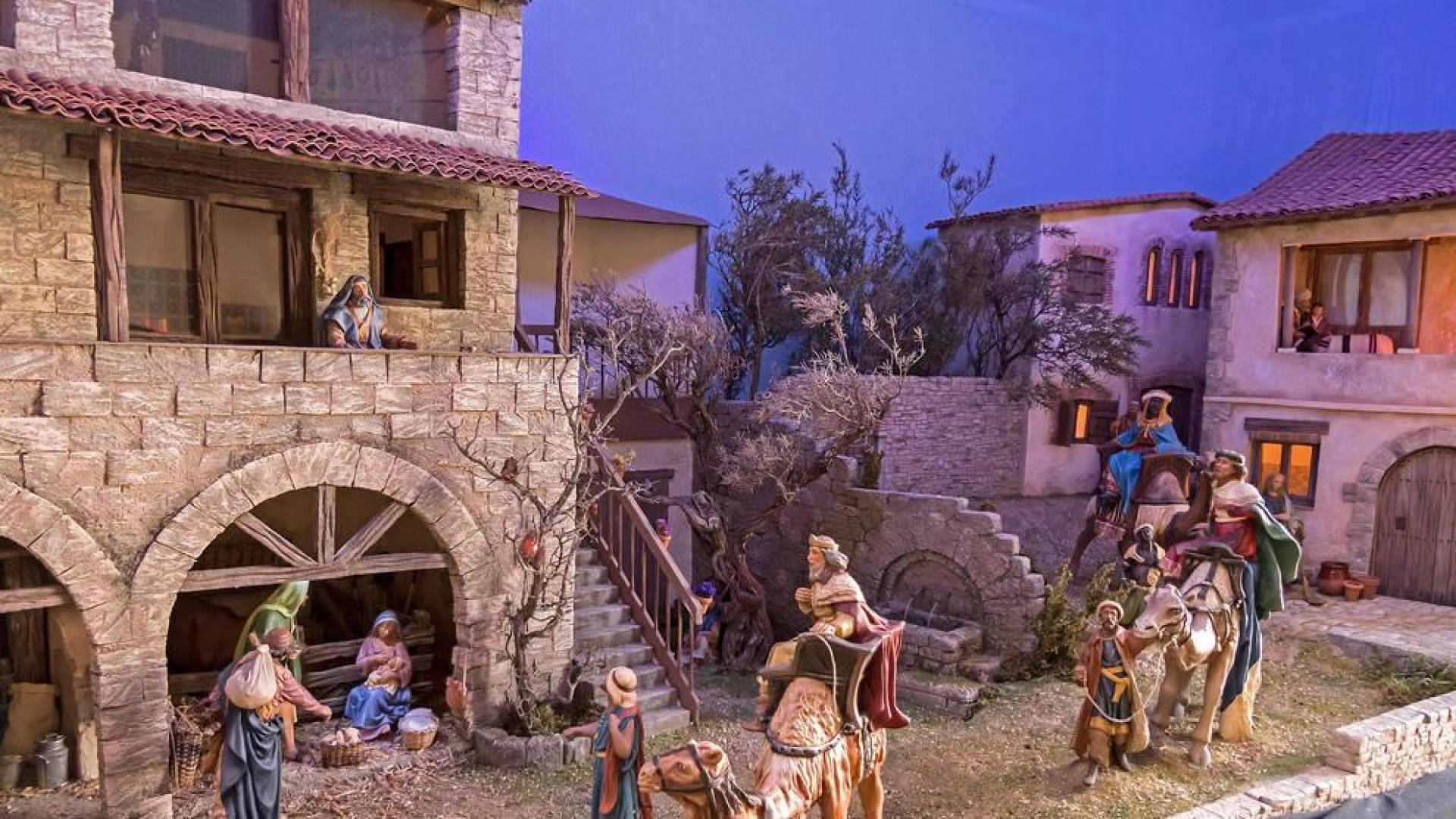 El belén del consistorio estellés estrena escenario y figuras más modernas