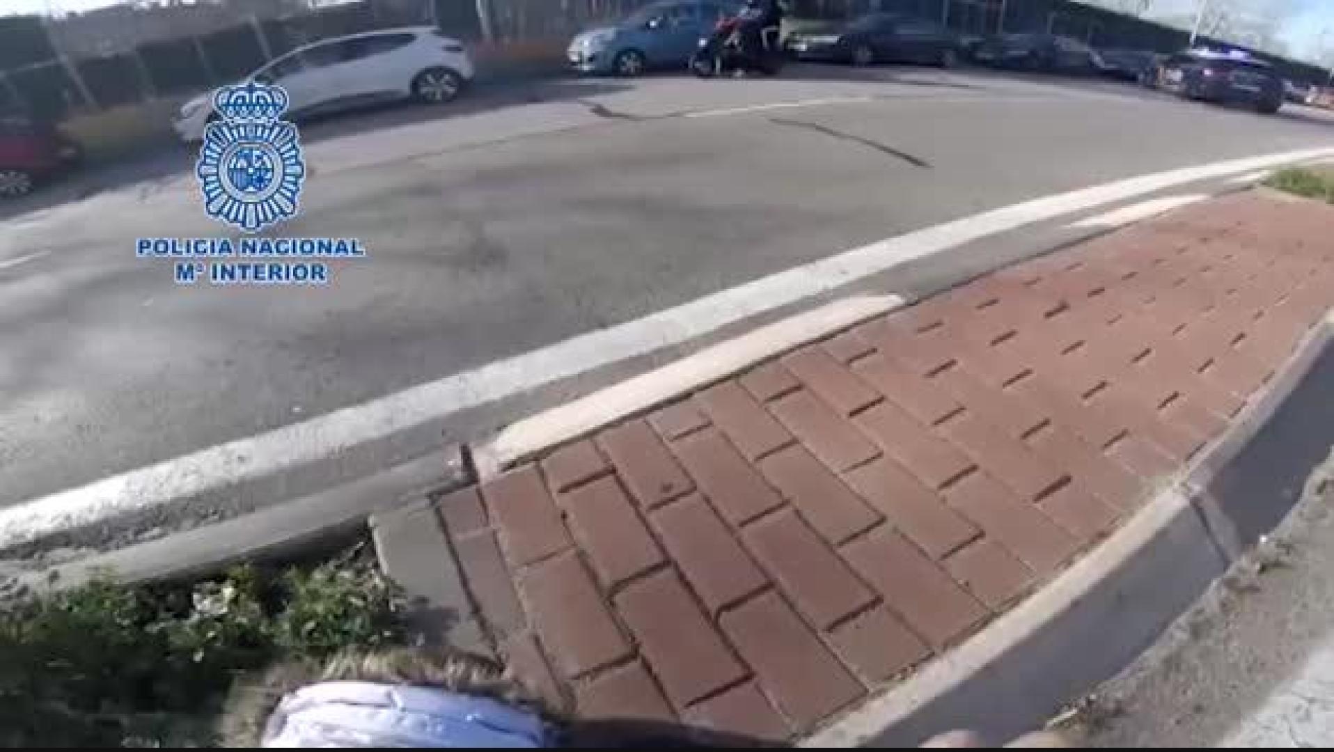 Detenido a punta de pistola un joven en Madrid tras robar una furgoneta de reparto