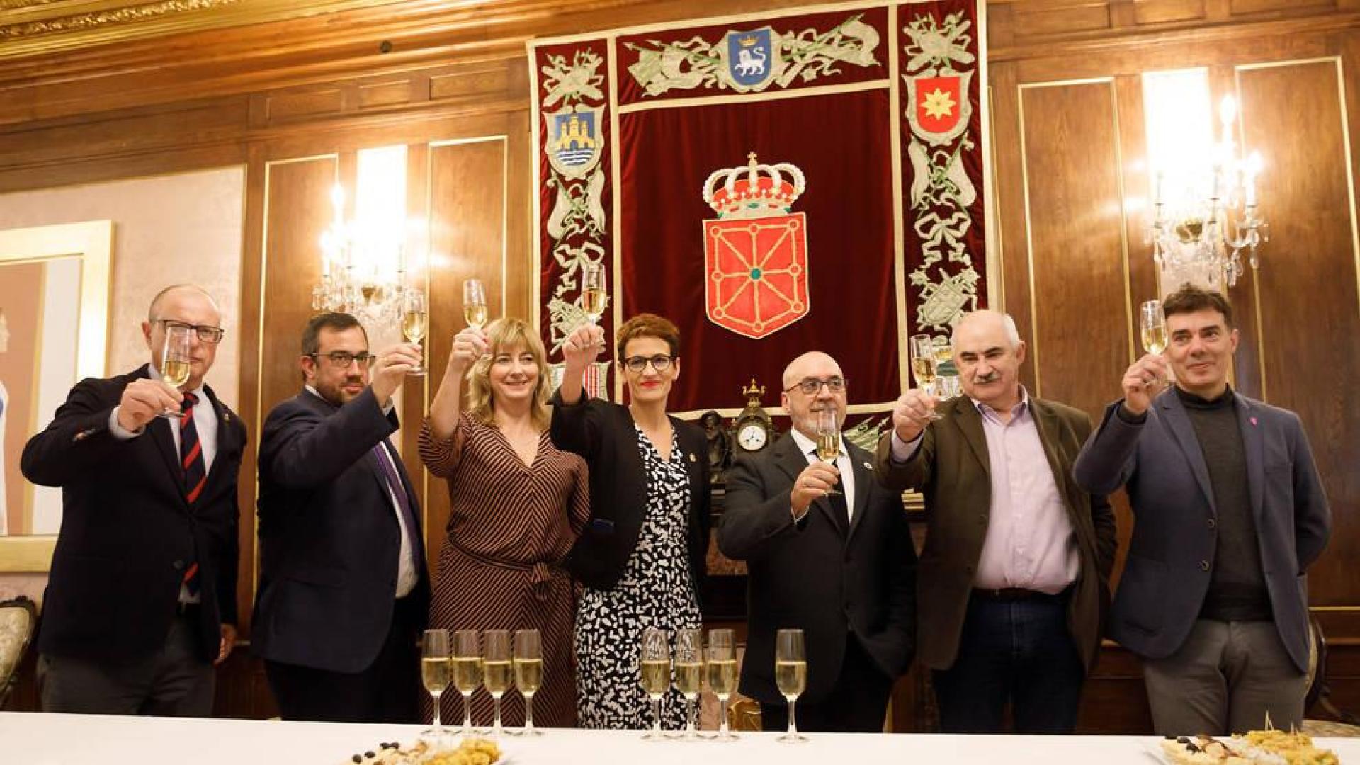 Chivite brinda por un 2020 "de diálogo" en Navarra, también con la prensa