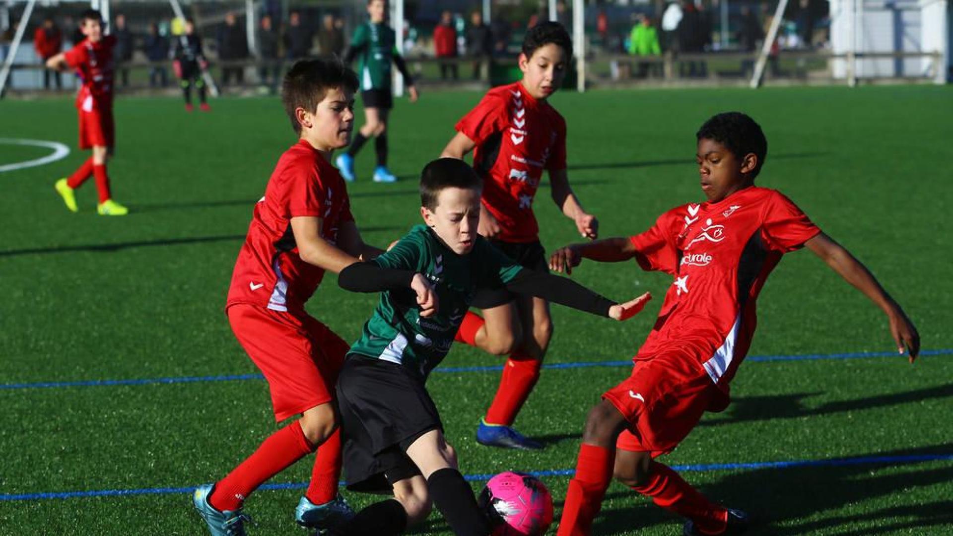 Aumenta la emoción en el Interescolar a una jornada para acabar la fase de grupos