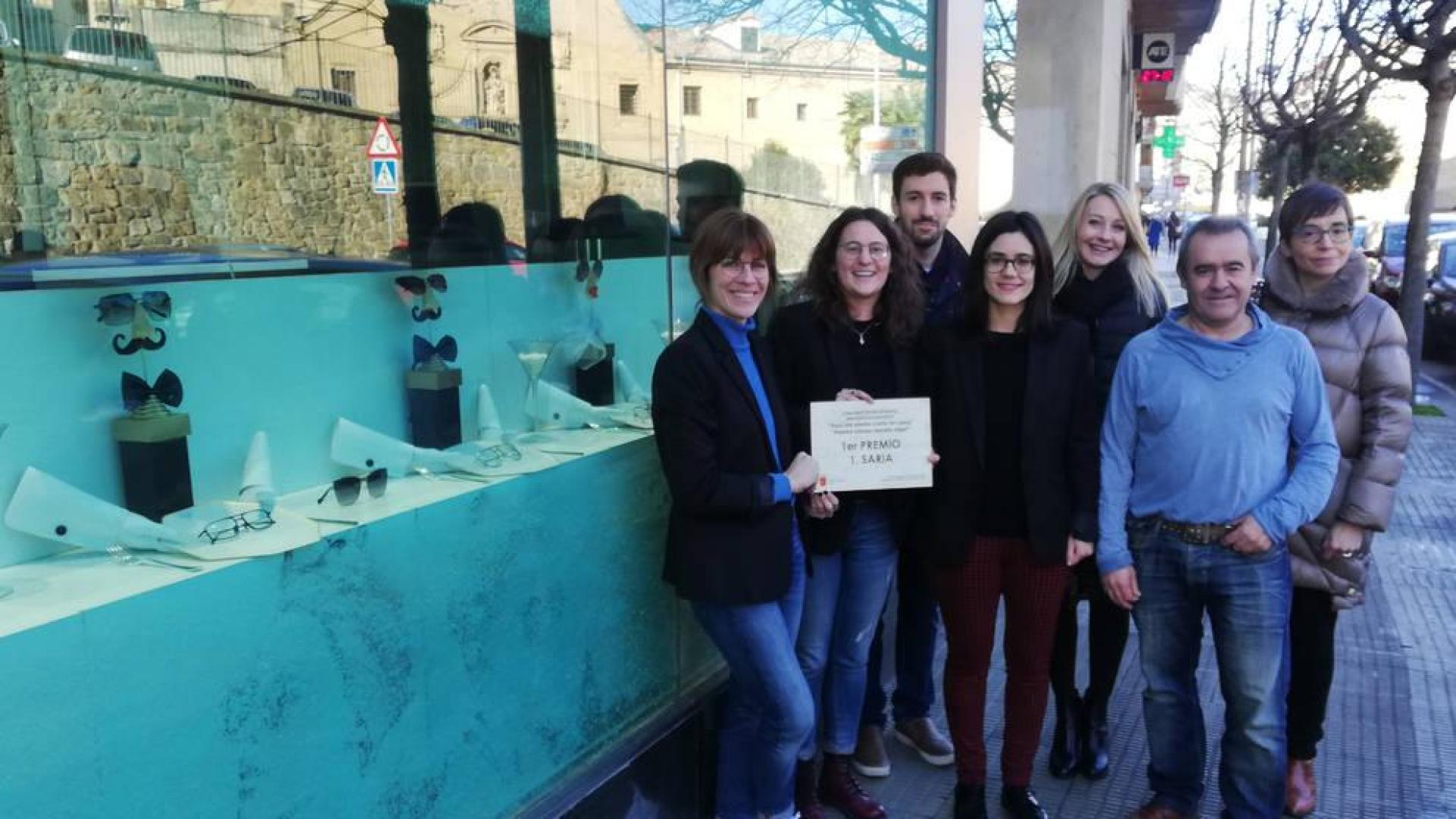Andrea Sanjurjo y Cúrcuma ganan el concurso de escaparates de Navidad