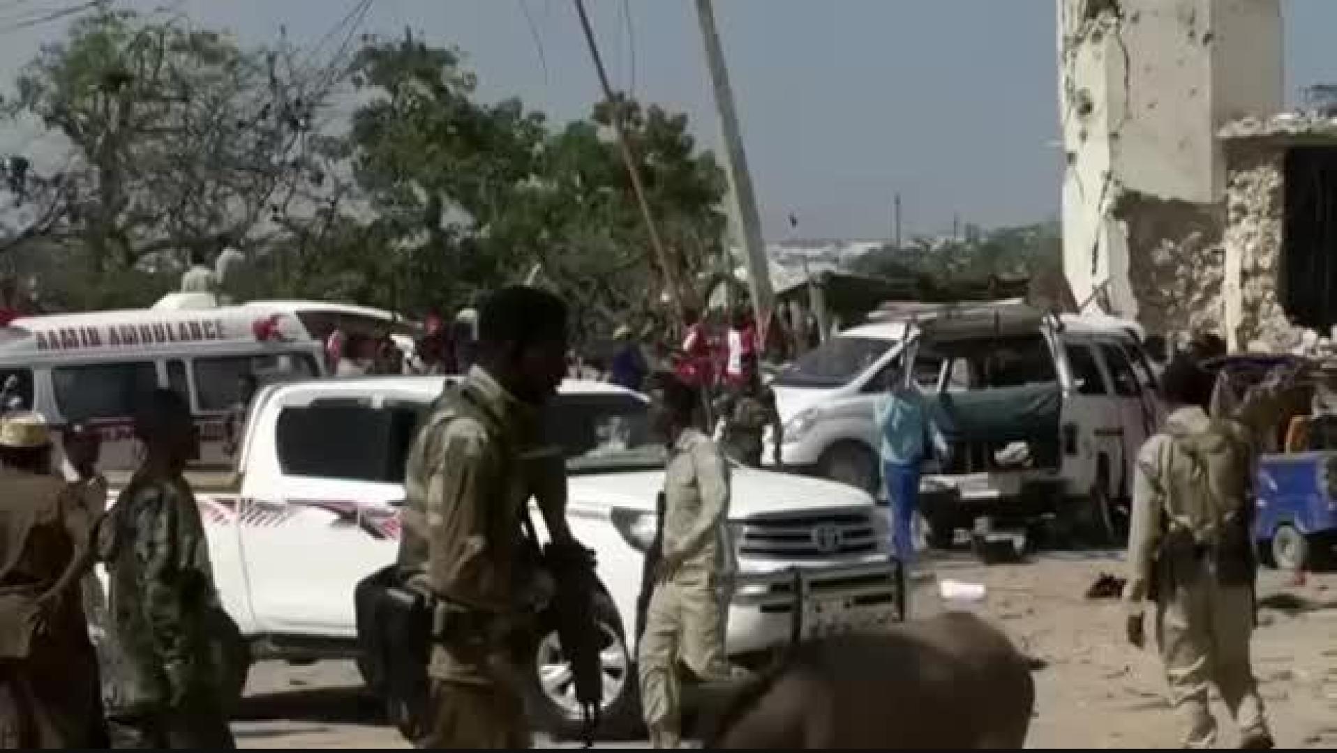 La explosión de un coche bomba en Somalia causa decenas de muertos