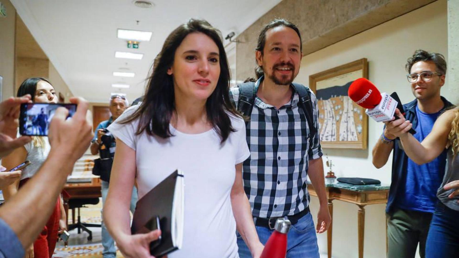El secretario general de Podemos, Pablo Iglesias, y la portavoz de la formación, Irene Montero.