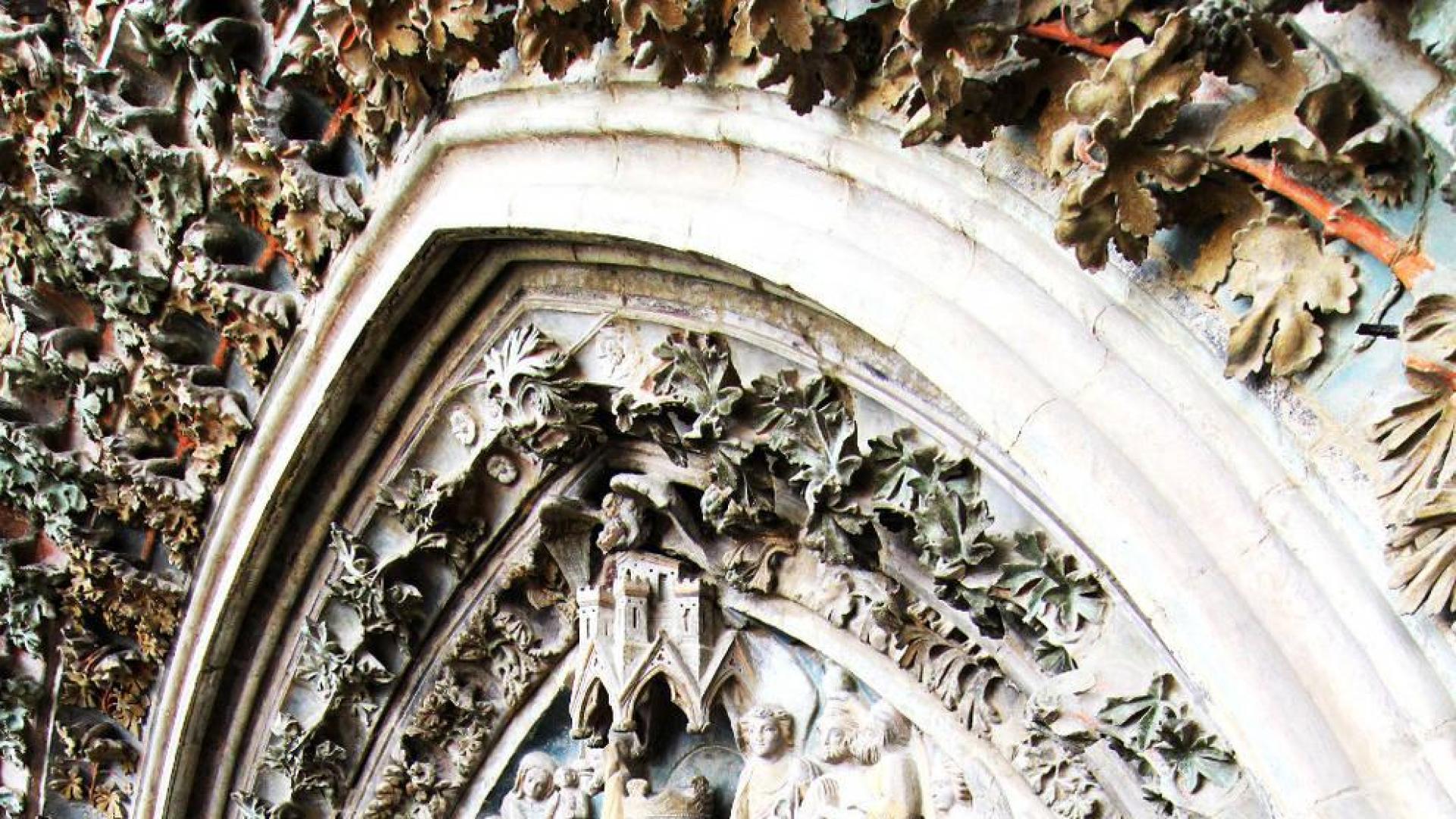 Presentada la portada de Santa María de Olite tras su restauración