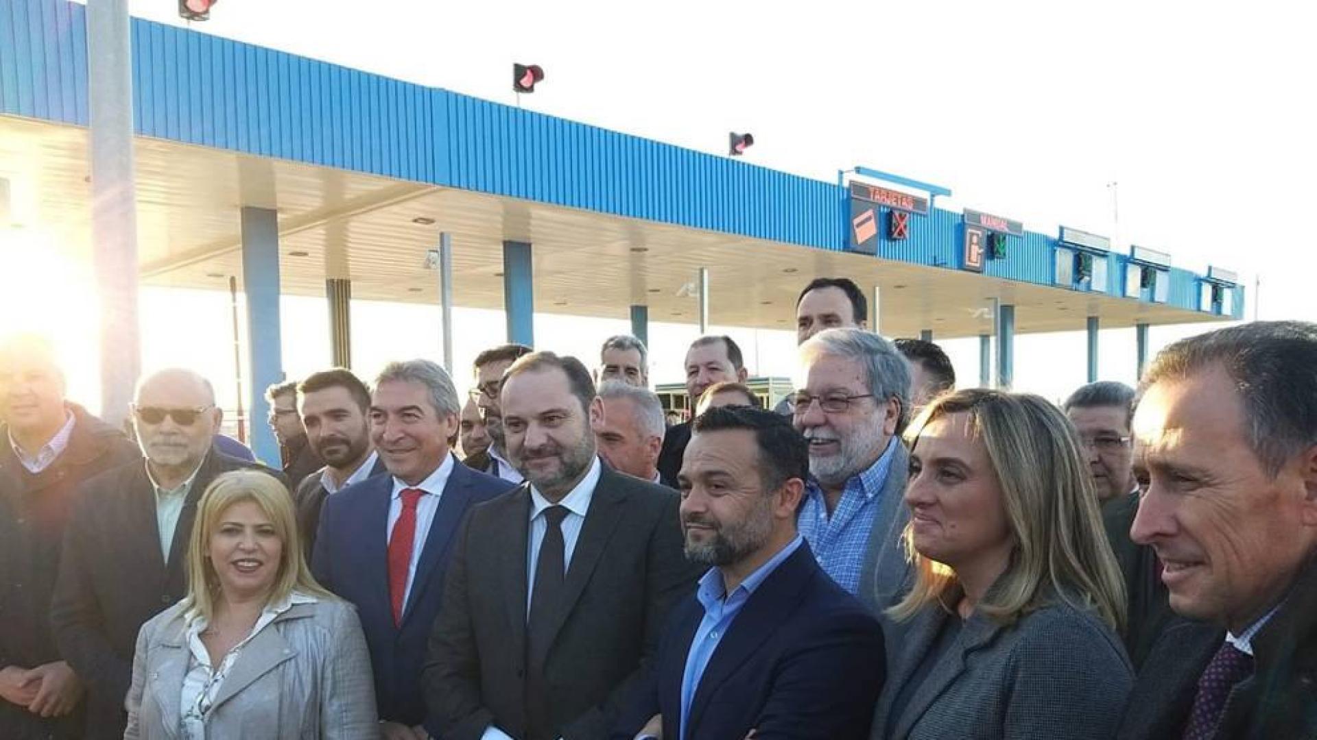 Dos tramos de las autopistas AP-4 y AP-7 serán gratis desde este miércoles