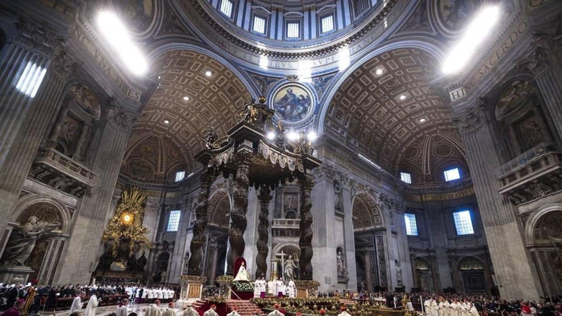 El Papa defiende que la humanidad debería poner en el centro a las mujeres