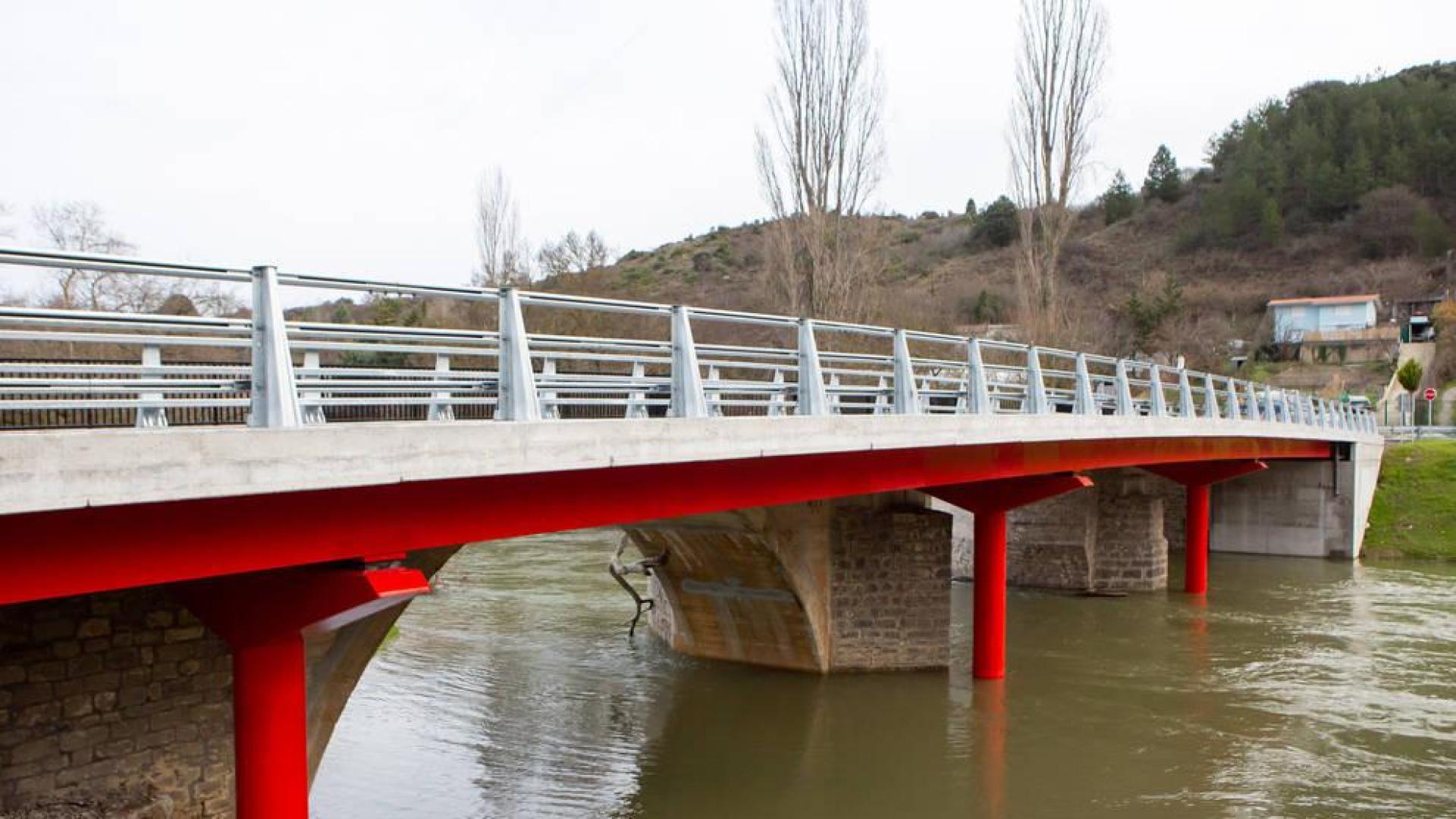 Un nuevo doble puente mejora la única vía de acceso a Eguíllor y Beasoain por carretera