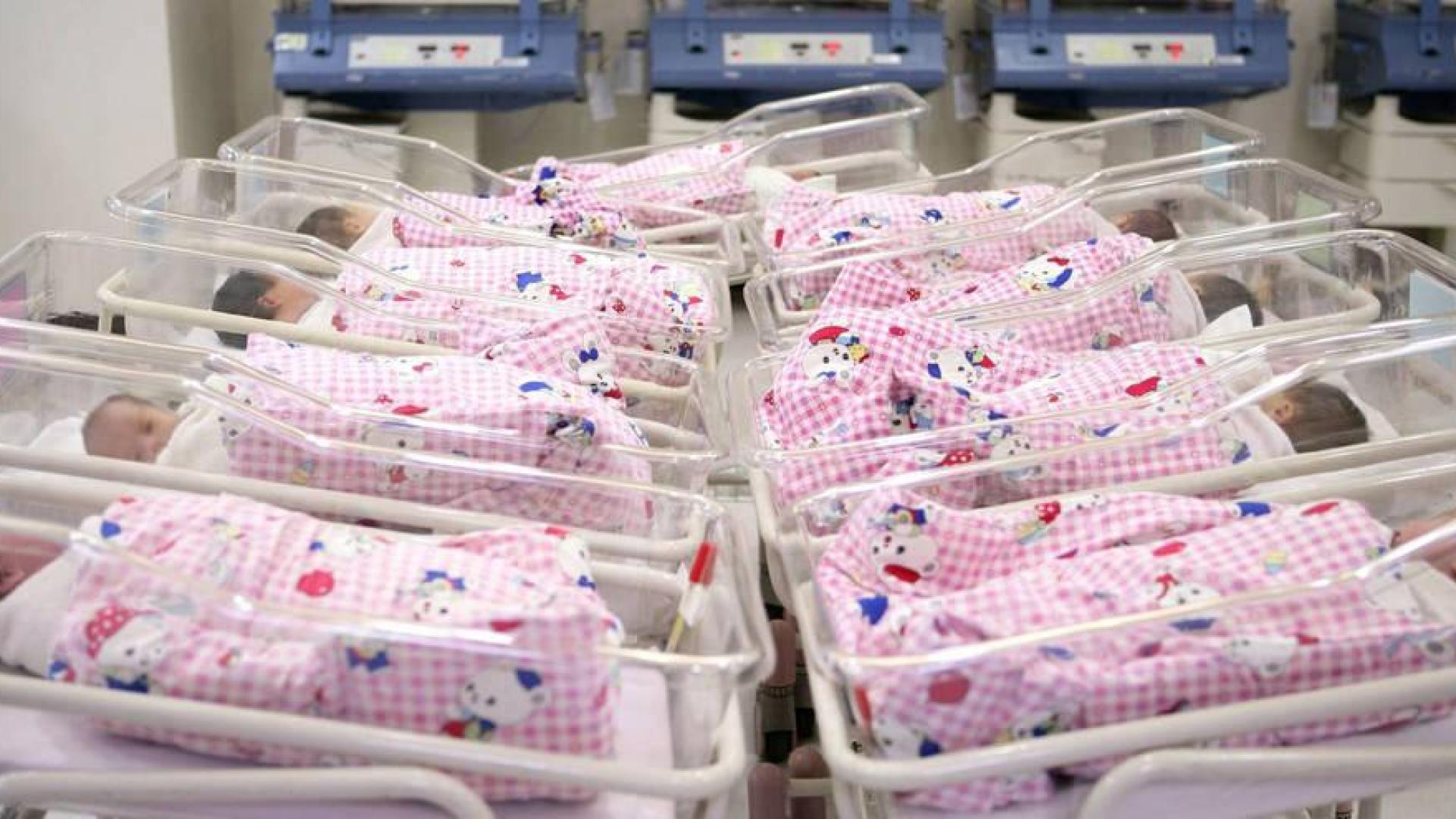 Se igualarán los permisos de paternidad y maternidad con 17 semanas desde 2020