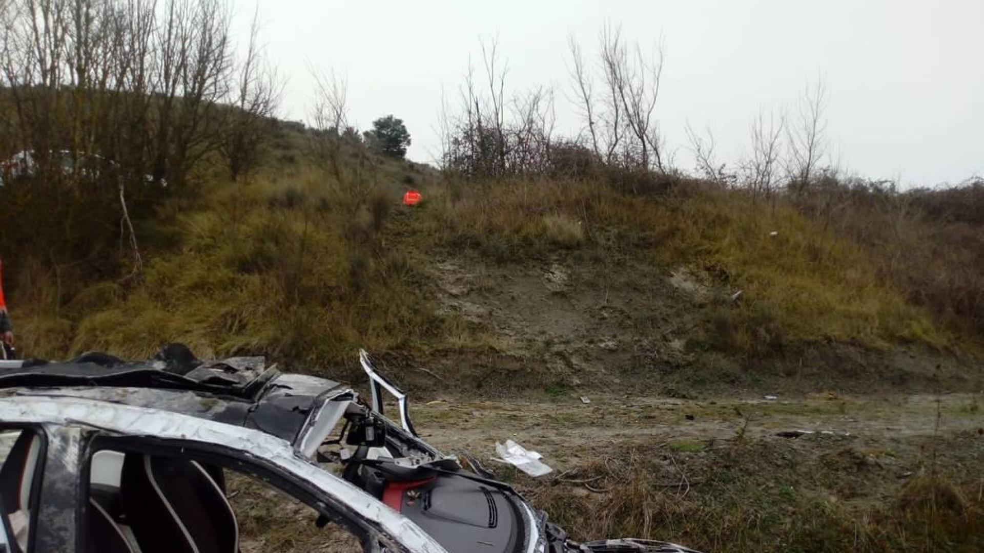 Heridos dos jóvenes tras dar varias vueltas de campana en Lumbier