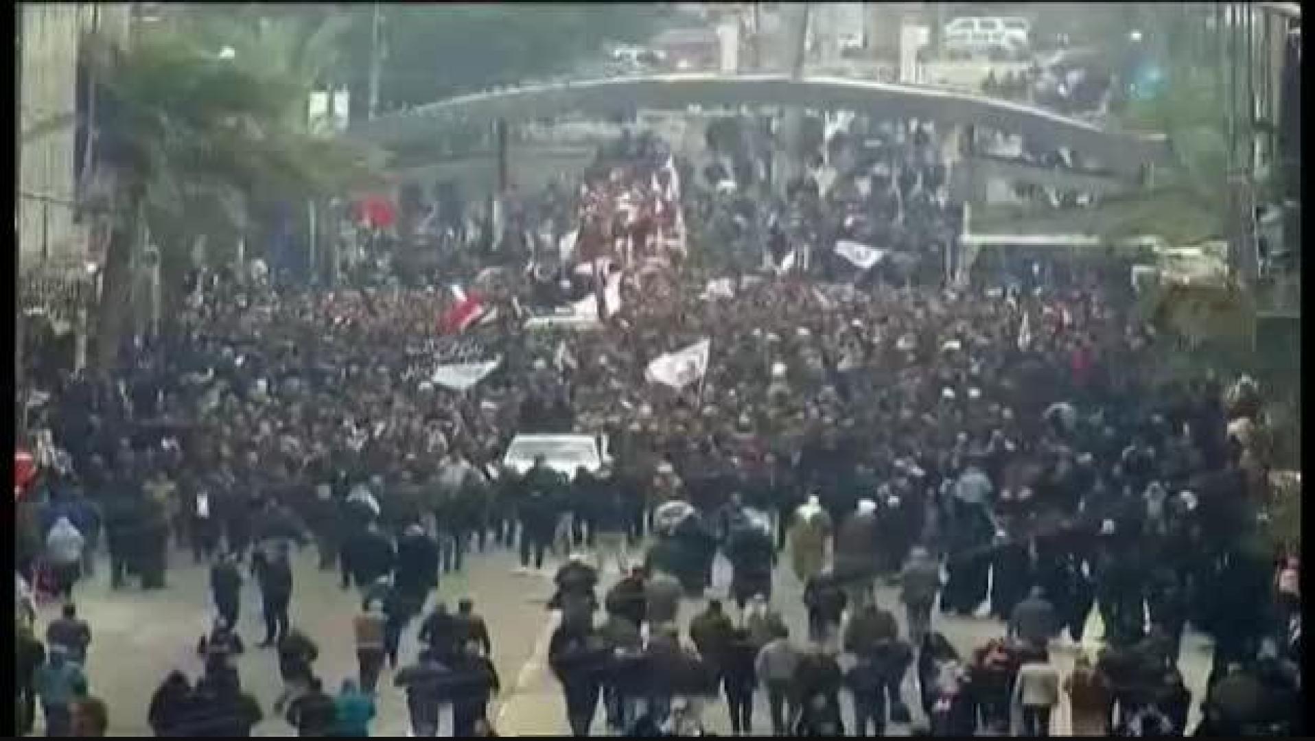 Miles de iraquíes acuden al funeral del general iraní Qassem Soleimani
