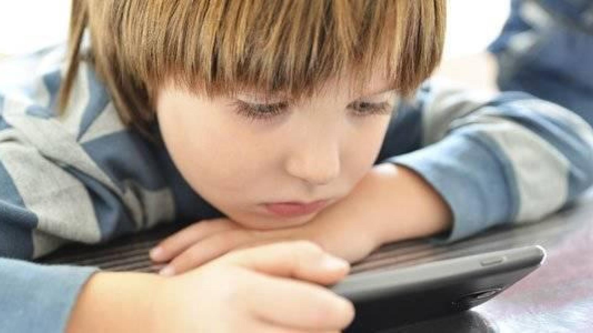 Los niños navarros pasan más de tres horas al día delante de pantallas