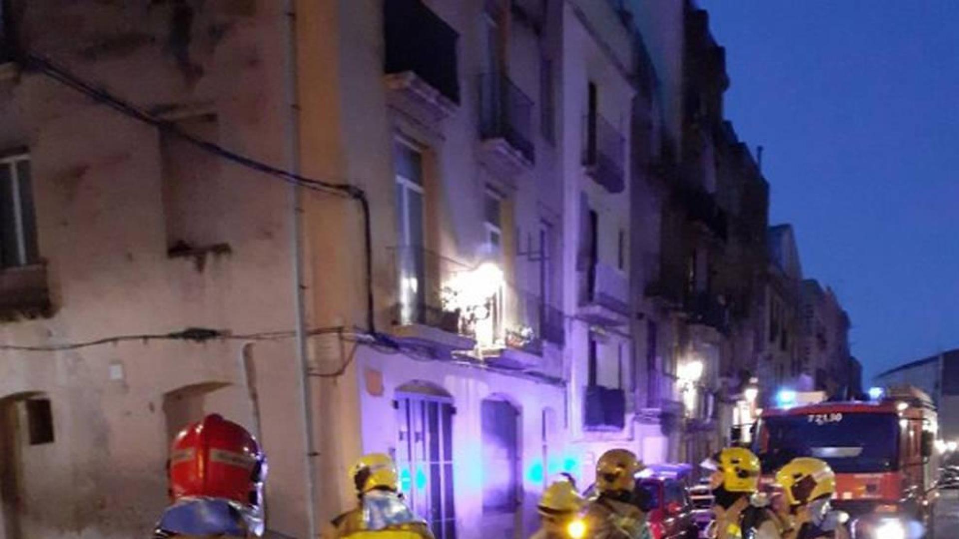 Un incendio en un piso de Tortosa (Tarragona) causa 14 heridos, uno grave