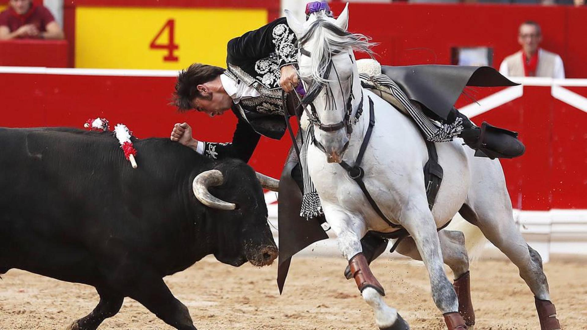 Roberto Armendáriz triunfa en Pamplona con cuatro orejas y Leandro Hernández logra dos