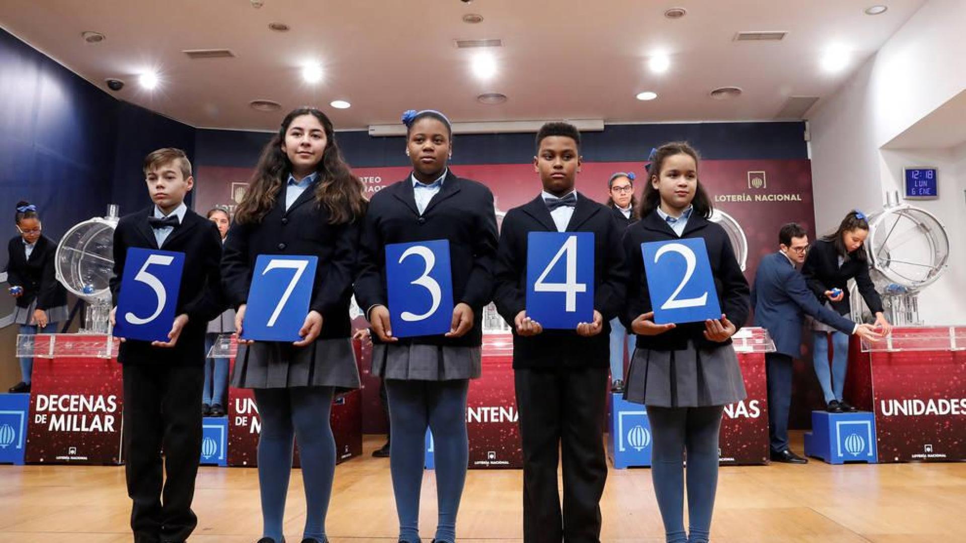 El primer premio del sorteo extraordinario de la lotería del Niño ha sido el 57342.