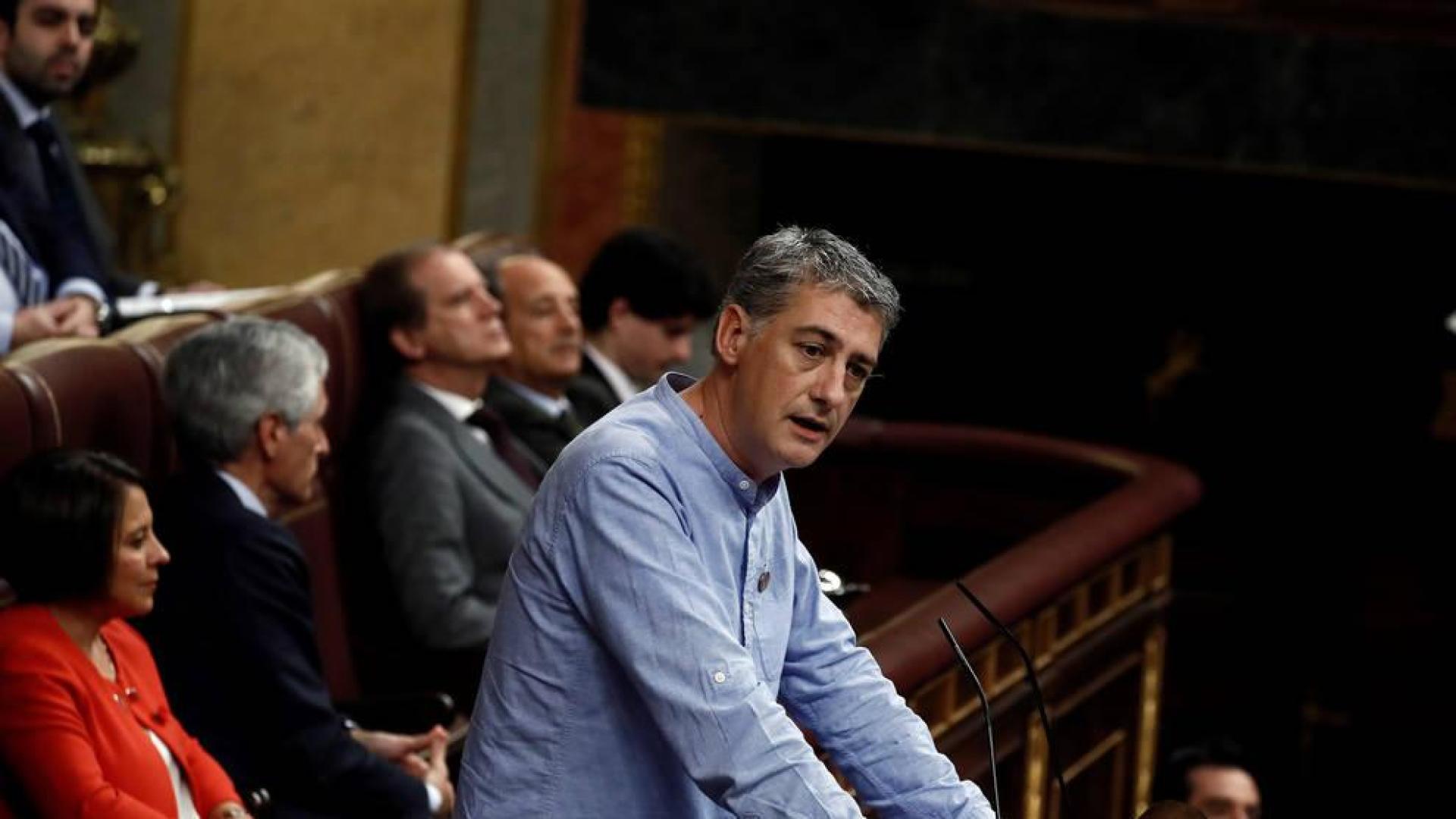 El diputado de Bildu Oskar Matute, en el estrado del Congreso.