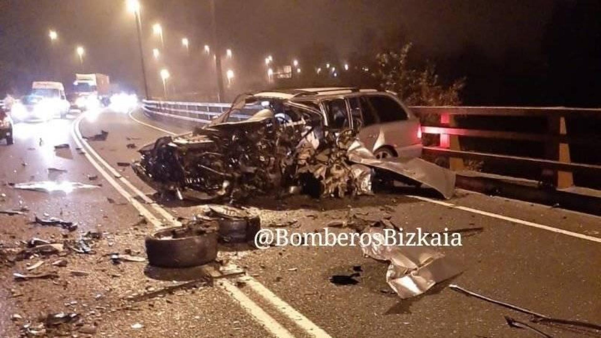 Estado en el que quedó uno de los vehículos tras el choque frontal