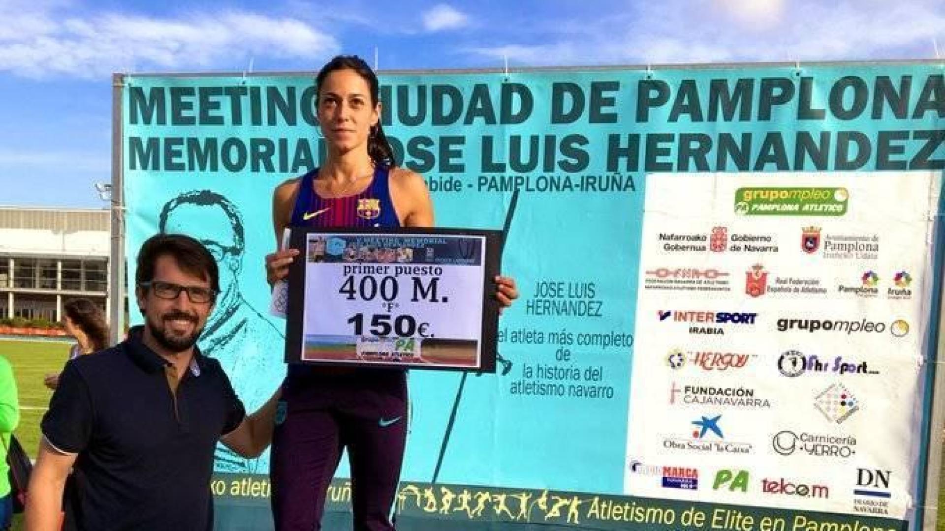 Geraxane Ussía, con Rodrigo Domínguez, tras su victoria en el Meeting Ciudad de Pamplona.