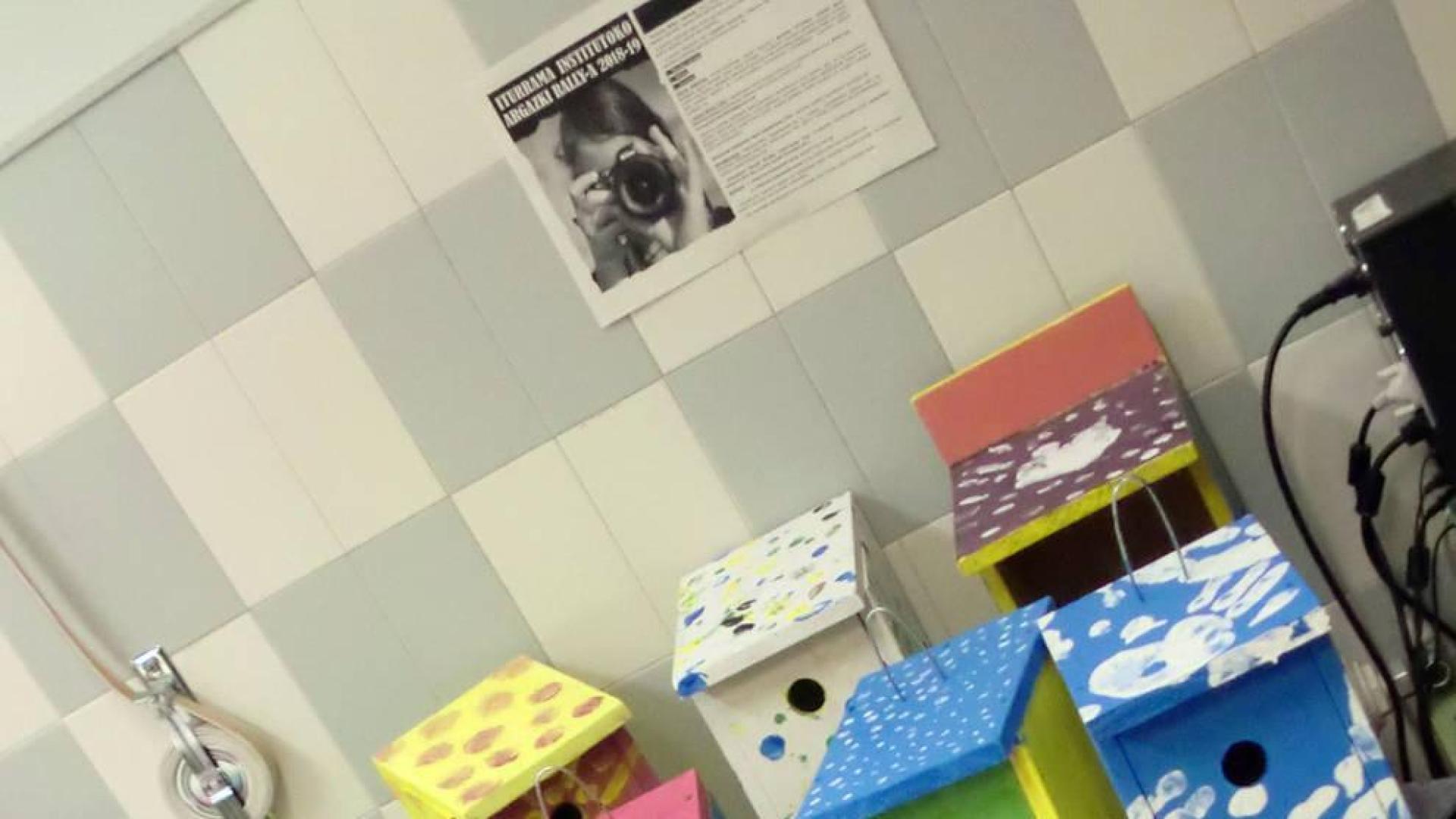 150 cajas nido educativas en Pamplona