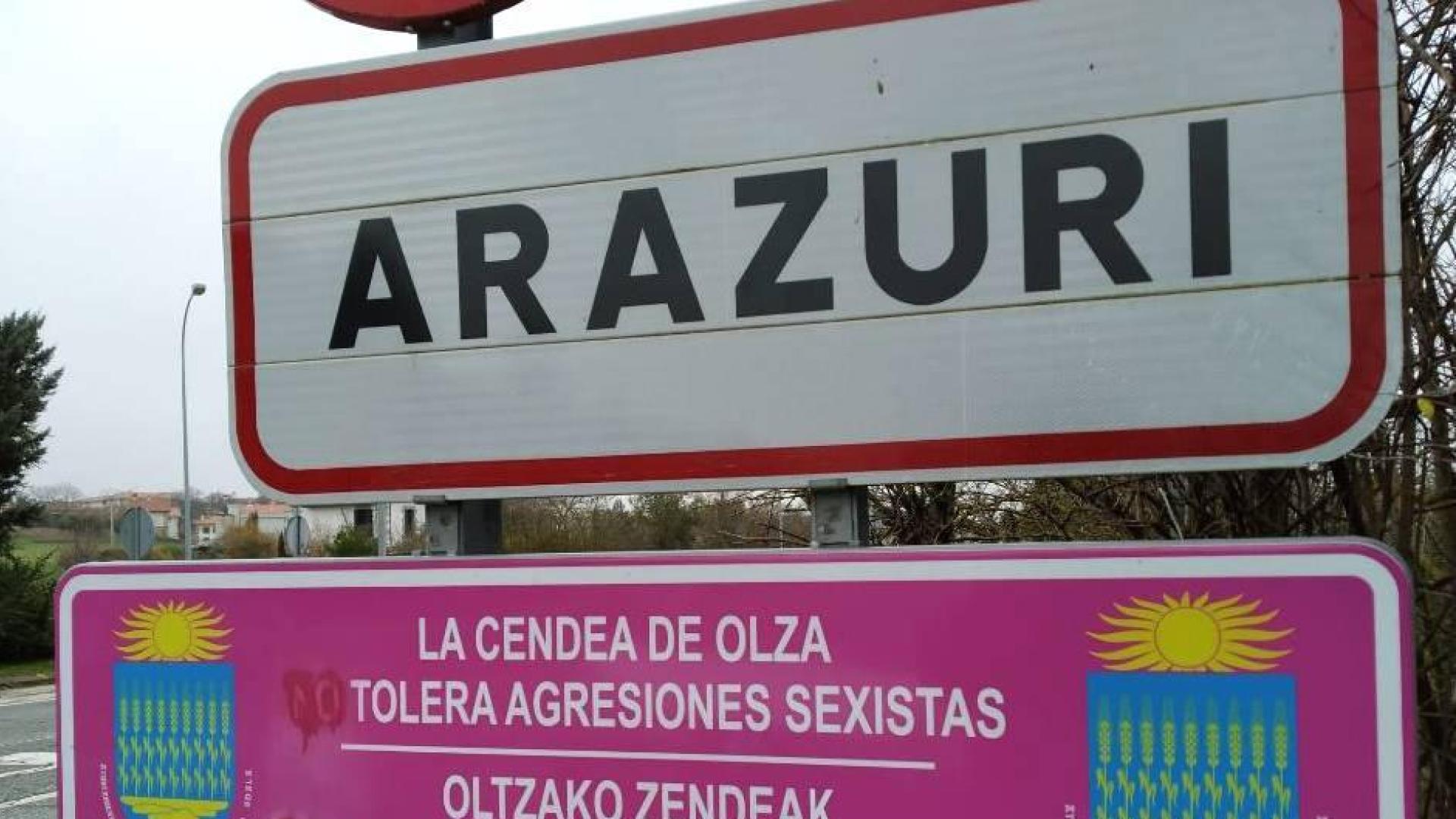 Imagen de la señal, con la palabra NO/EZ tapada con pintura.