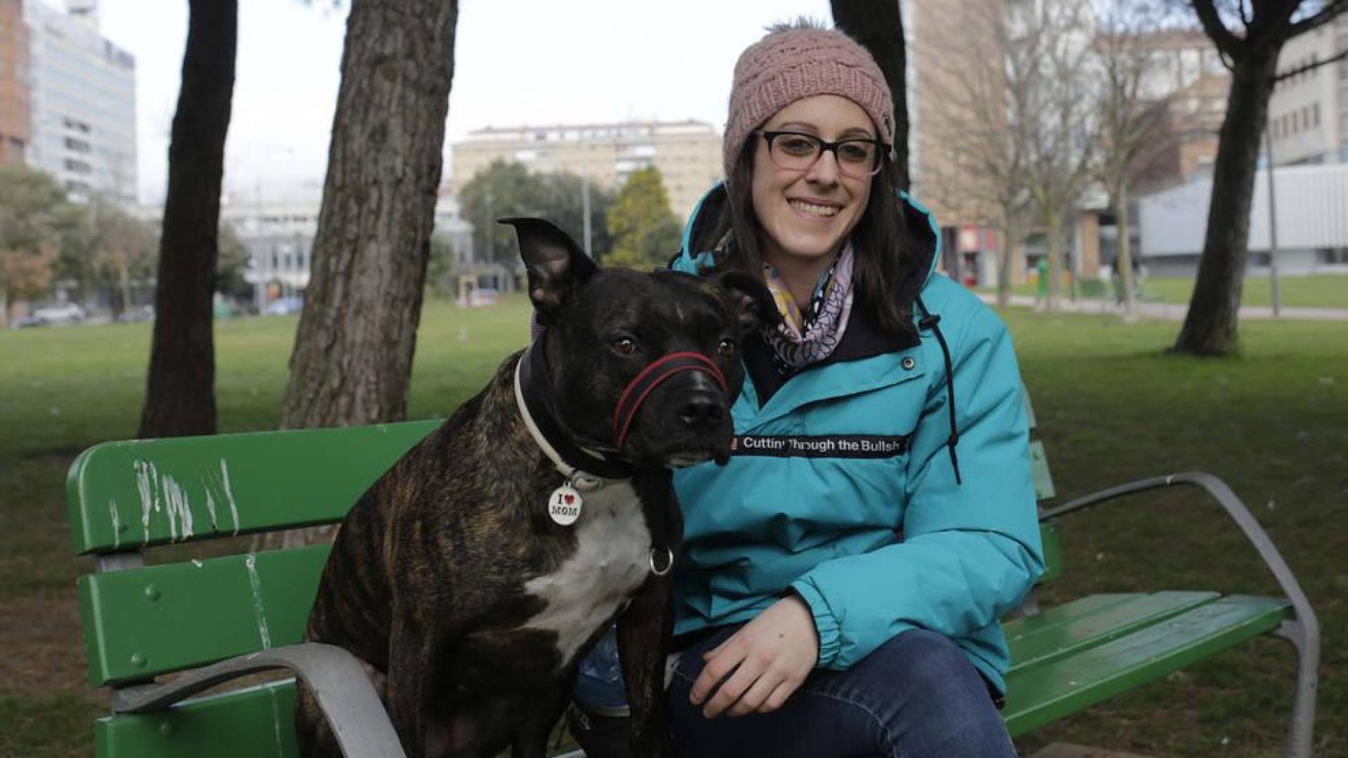Xenna, la perra que celebra que tiene casa
