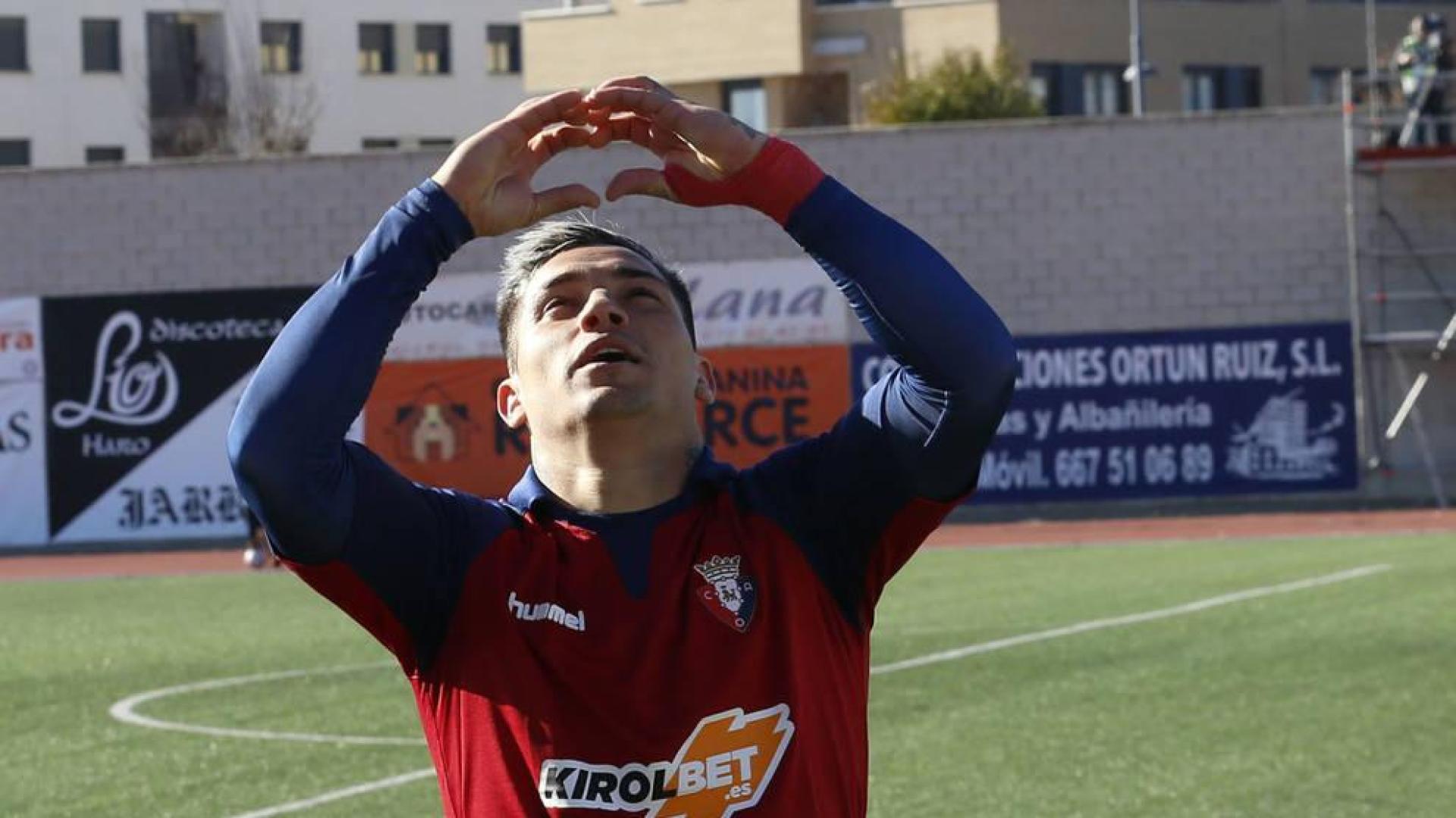 El Chimy Ávila celebra el segundo gol de Osasuna contra el Haro Deportivo.