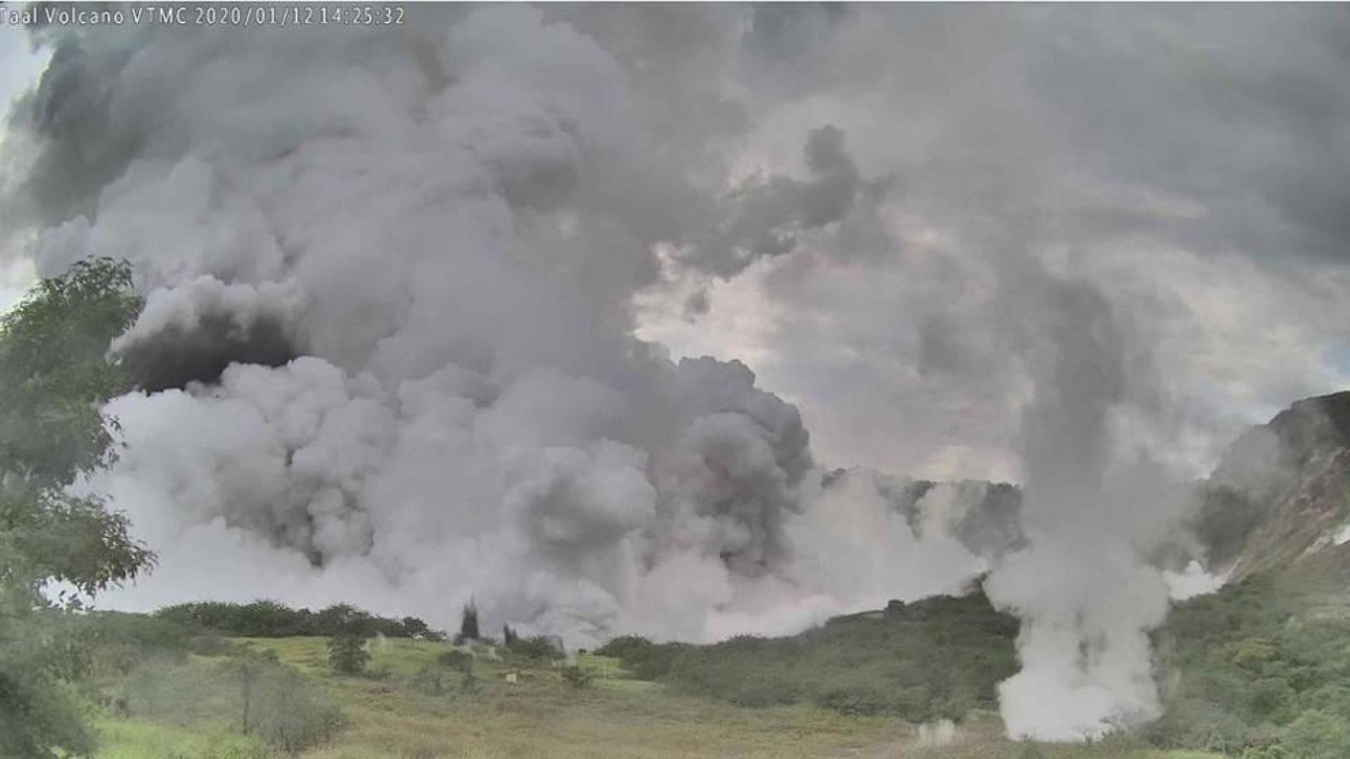 Evacúan a miles de personas por la actividad de un volcán cerca de Manila