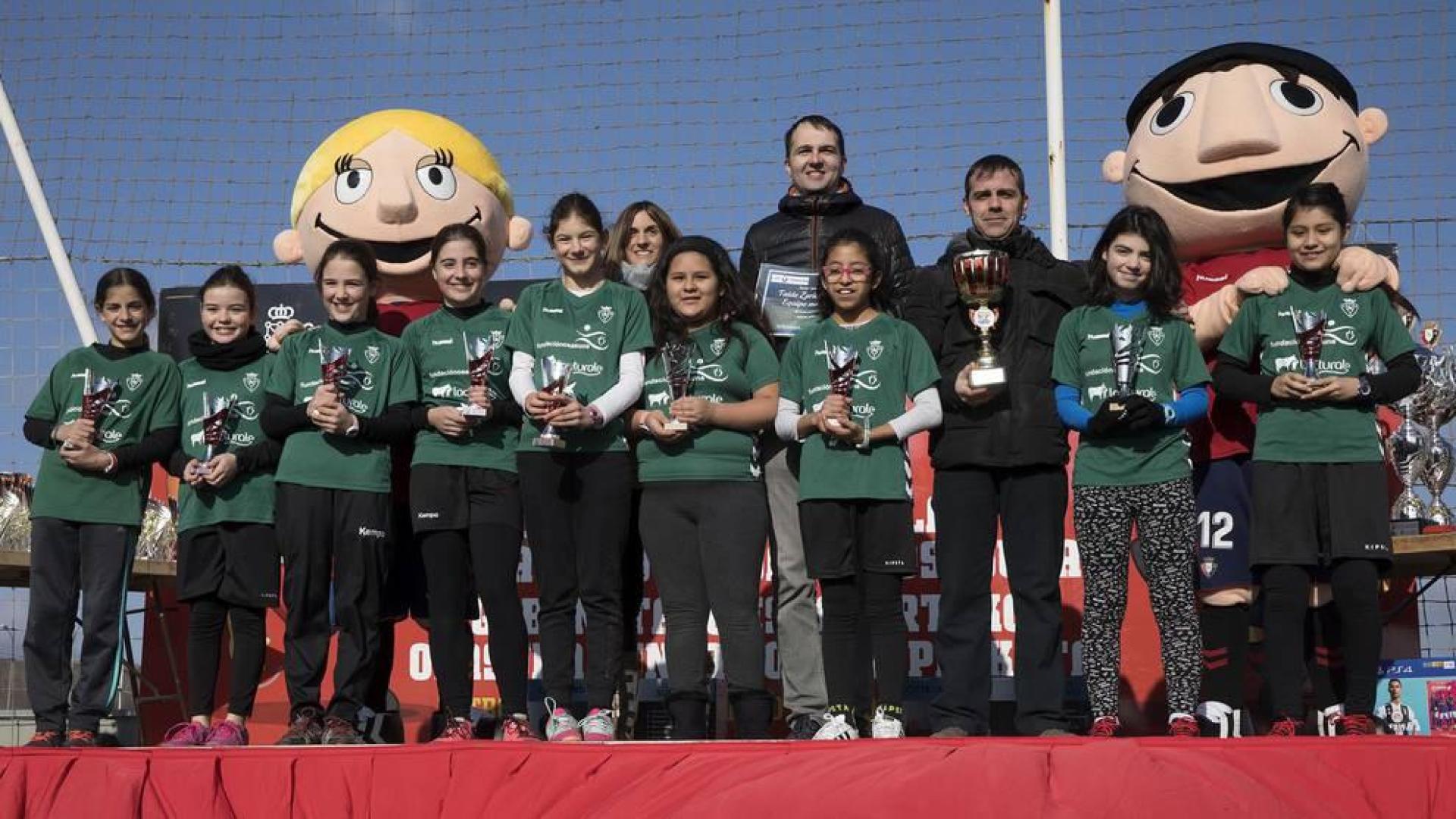 Los protagonistas de los diferentes premios otorgados en la ceremonia de clausura del torneo celebrada el lunes, 7 de enero.