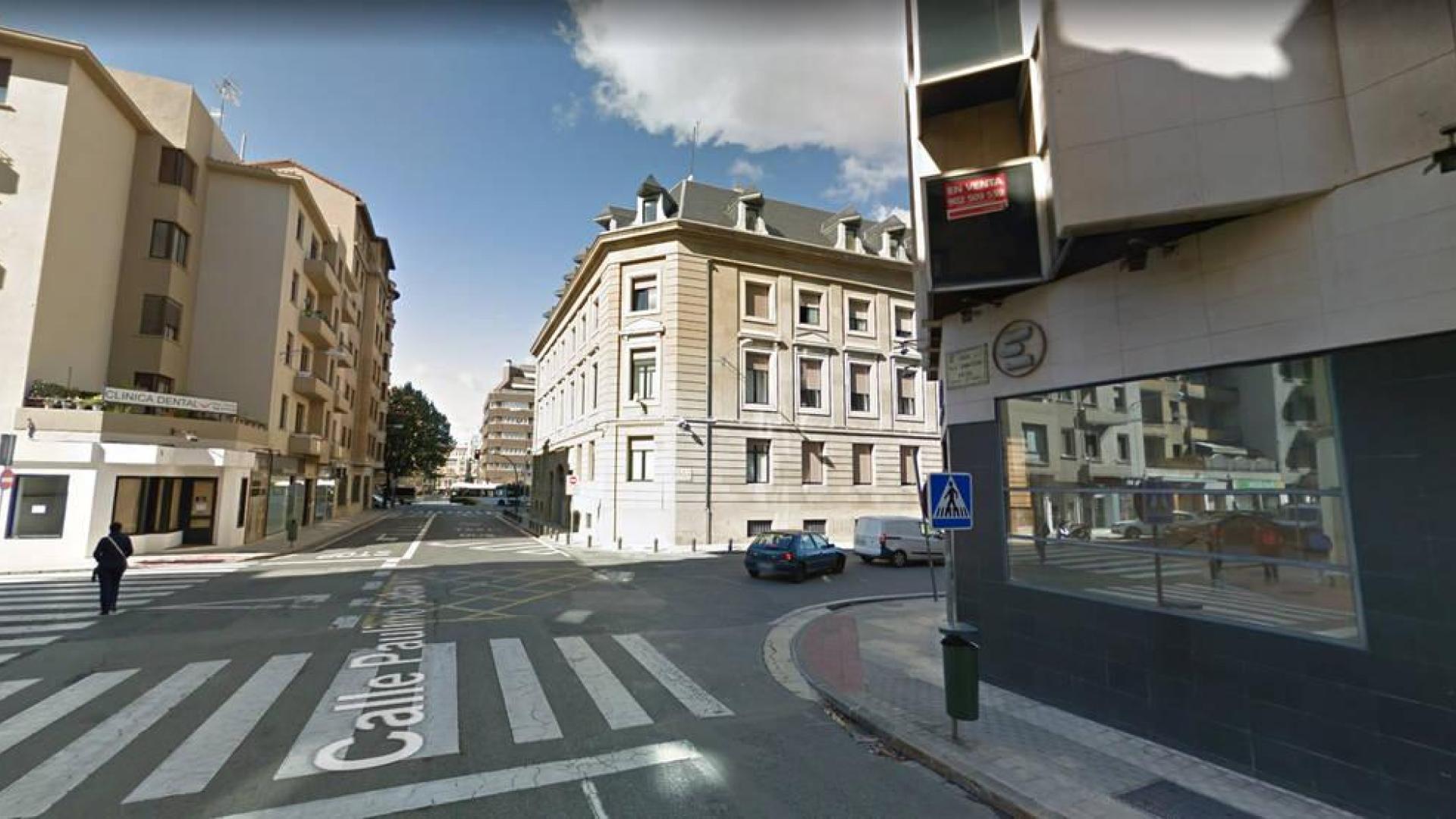 Cruce de la calle Paulino Caballero con calle Navarro Villoslada.