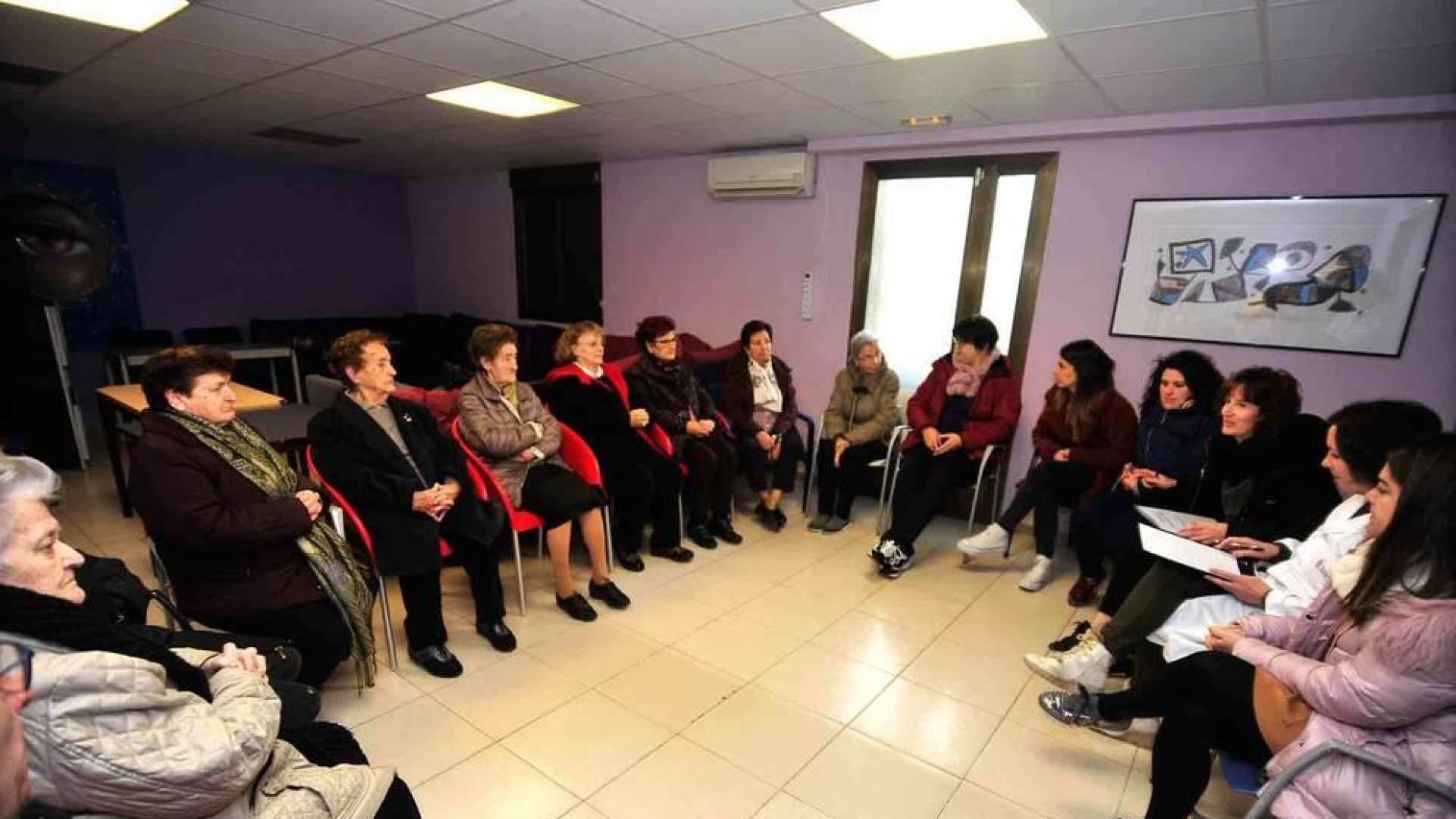 La jubiloteca de Funes inicia su andadura con diez usuarios