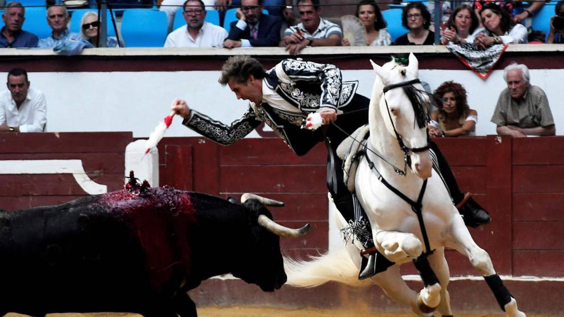 El rejoneador Pablo Hermoso de Mendoza, el 22 de junio durante la primera corrida de la Feria de San Juan y San Pedro celebrada en la plaza de toros de León.