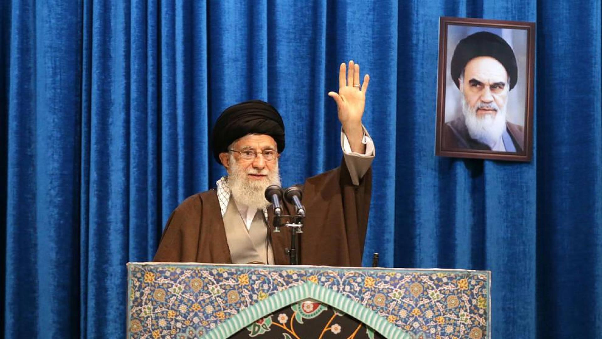 El líder supremo de Irán, Alí Jamenei, en el sermón del viernes