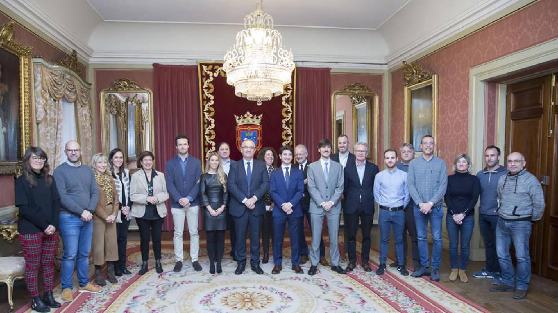 El Ayuntamiento recibe a Juan Abascal, Premio Internacional Everis a la innovación