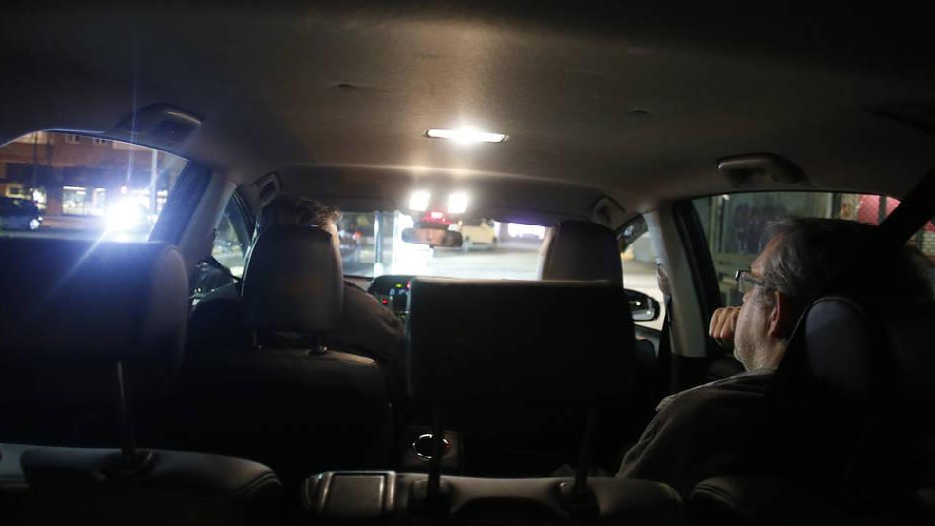 Taxi y noche, luz y sombra