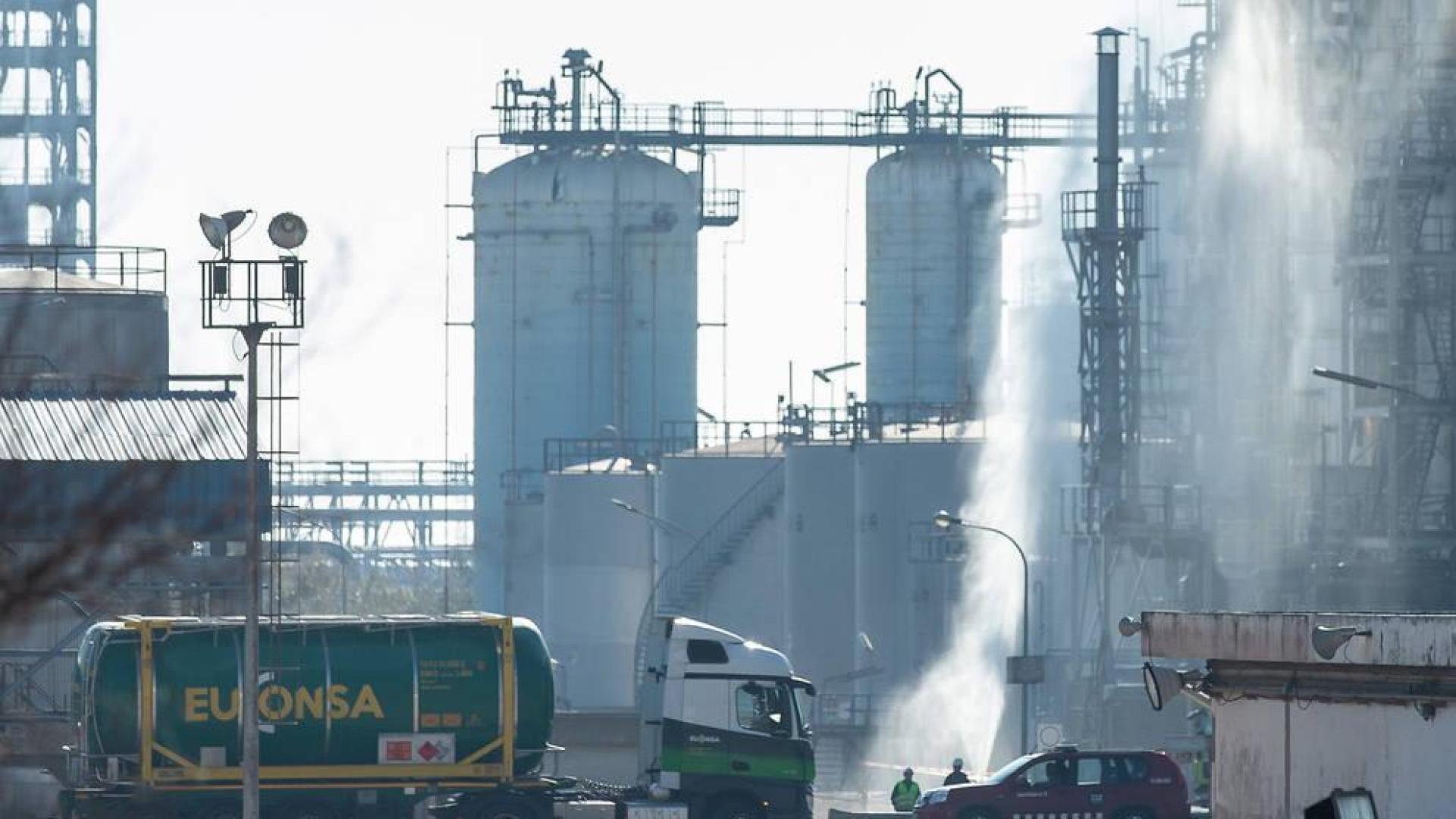 Vista del lugar del accidente en la empresa petroquímica IQOXE.